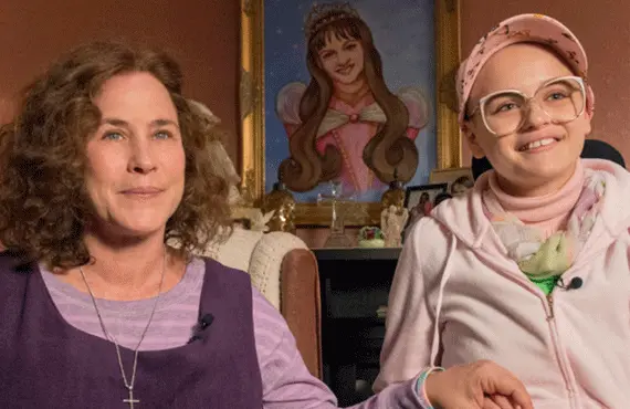 Patricia Arquette and Joey King star in Hulu's The Act