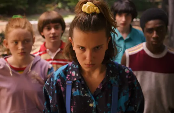 Sadie Sink, Noah Schnapp, Millie Bobby Brown, Finn Wolfhard, Caleb McLaughlin in Stranger Things (Netflix)