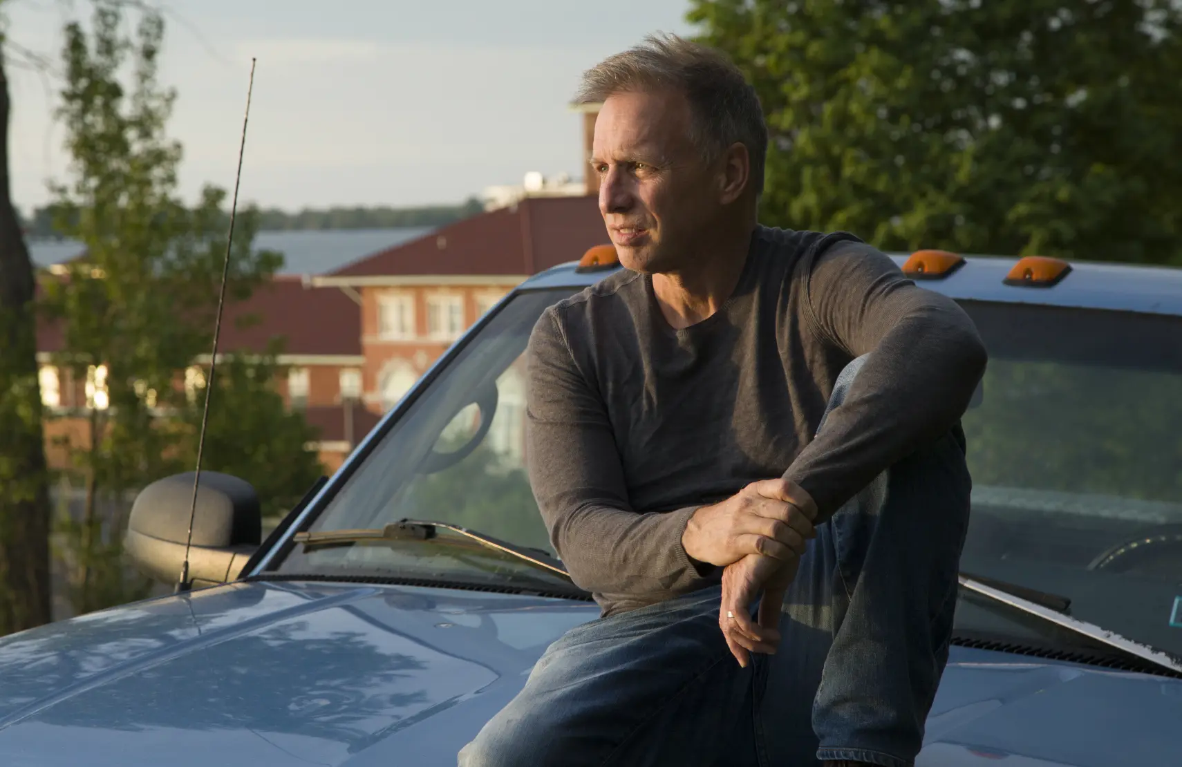 Glenn Stearns goes undercover with just $100 and a pickup truck in Undercover Billionaire. (Photo: Discovery)
