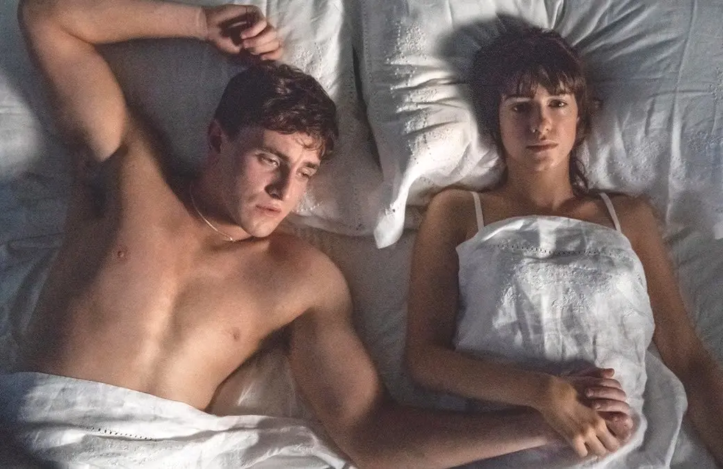 Daisy Edgar-Jones and Paul Mescal play two lovestruck but inarticulate millennials in Normal People. (Hulu)