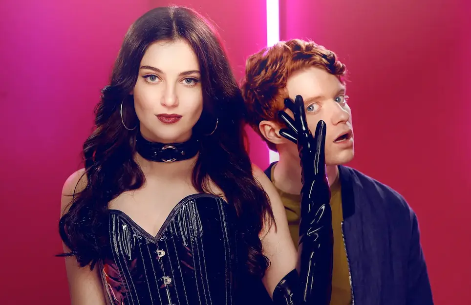 Bonding's Tiff (Zoe Levin) and Pete (Brendan Scannell). (Photo: Netflix) 