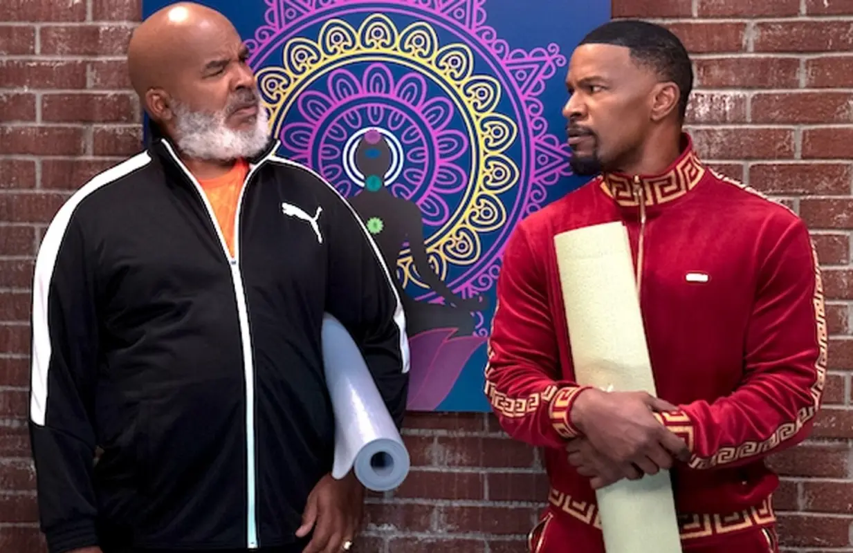 David Alan Grier and Jamie Foxx in Dad Stop Embarrassing Me! (Netflix)