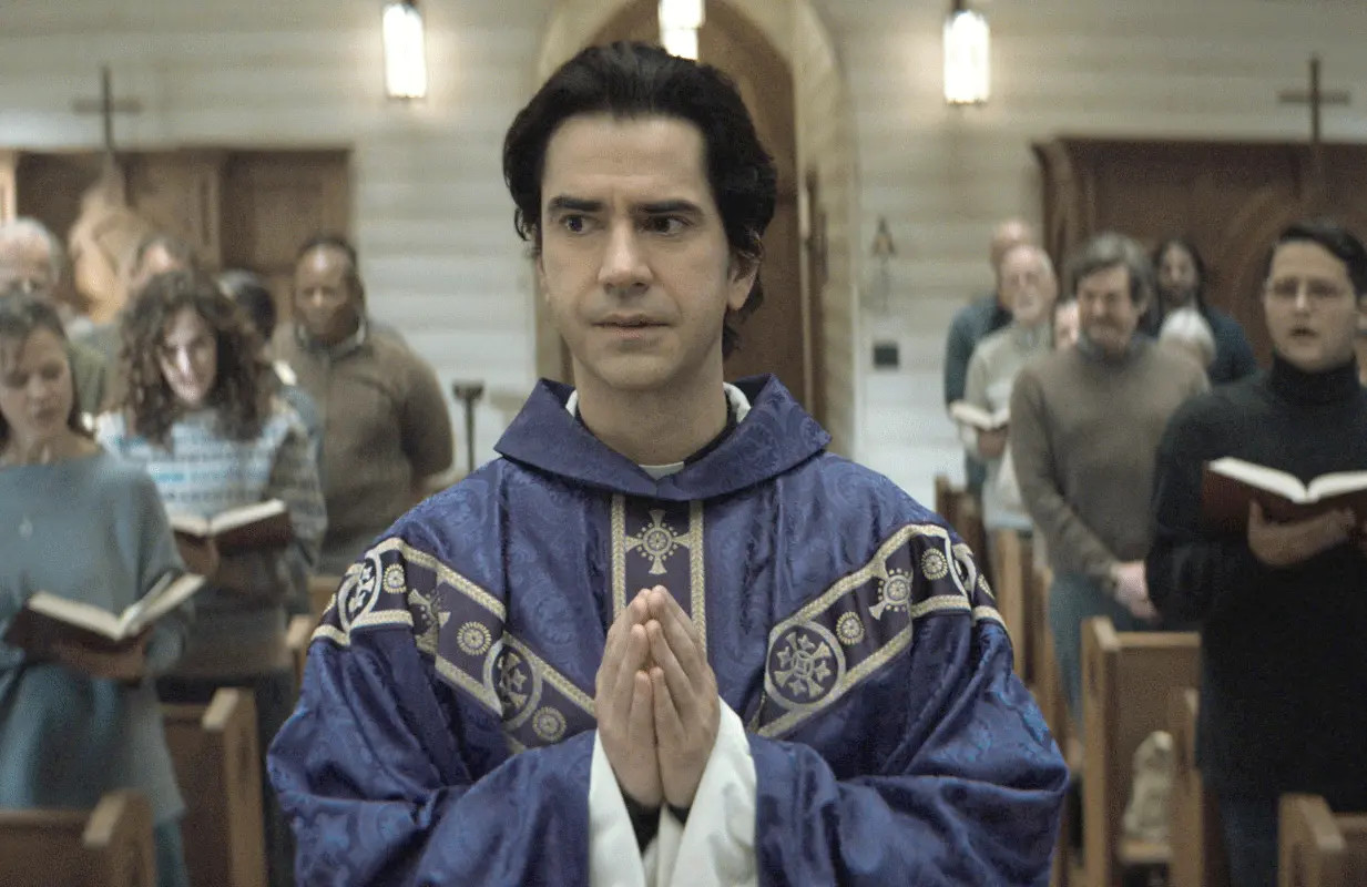 Hamish Linklater stars as Father Paul in Midnight Mass. (Photo: Netflix)