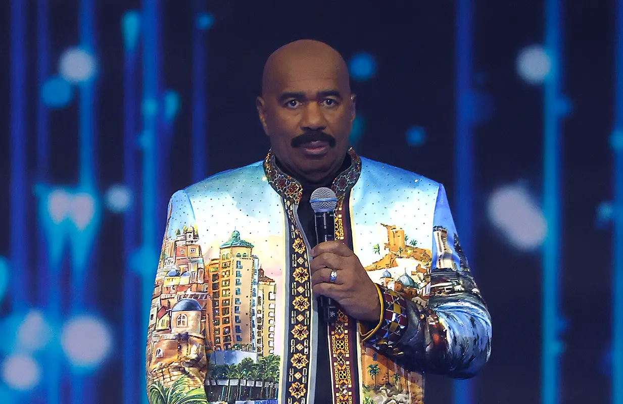 Steve Harvey hosts the 2021 Miss Universe pageant (Photo: FOX)