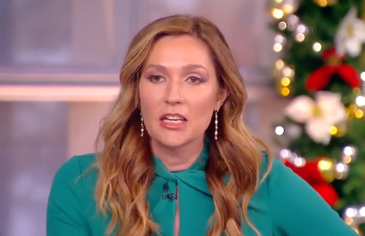 Is Amanda Carpenter the new frontrunner for The View's fifth seat? (Photo: ABC)