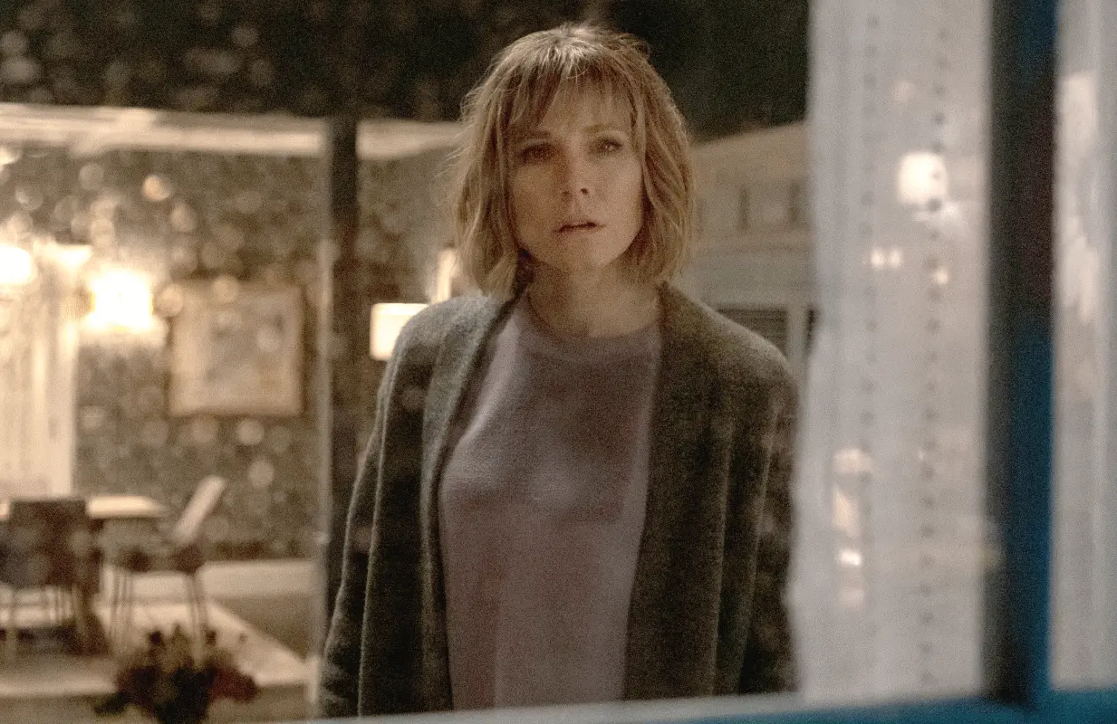 Kristen Bell is The Woman in the House Across the Street From the Girl in the Window. (Photo: Netflix)