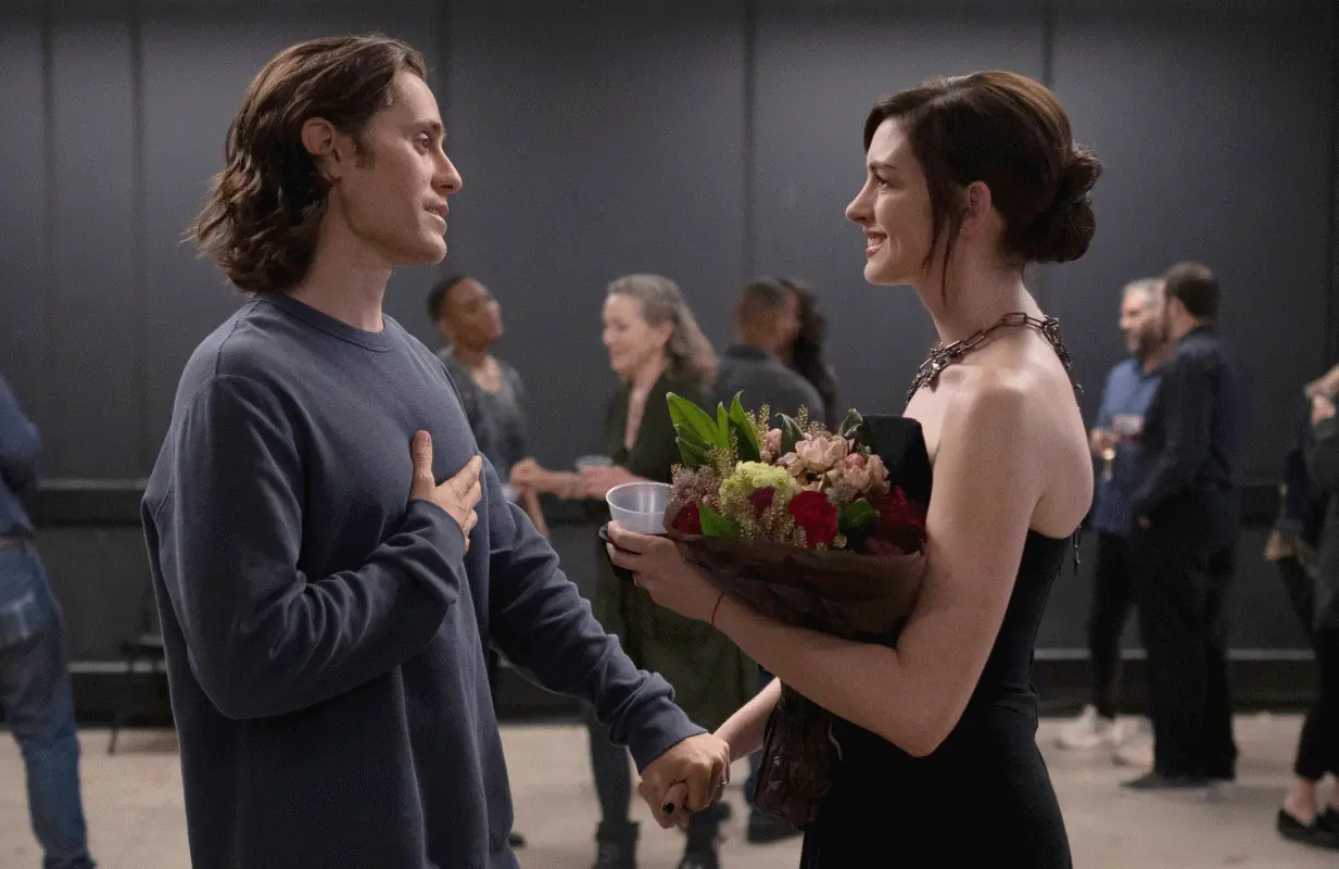 Jared Leto and Anne Hathaway star as Adam and Rebekah Neumann in WeCrashed. (Photo: Apple TV+)