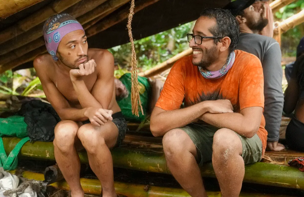 (L-R): Hai Giang and Omar Zaheer in this week's Survivor. (Photo: Robert Voets/CBS)