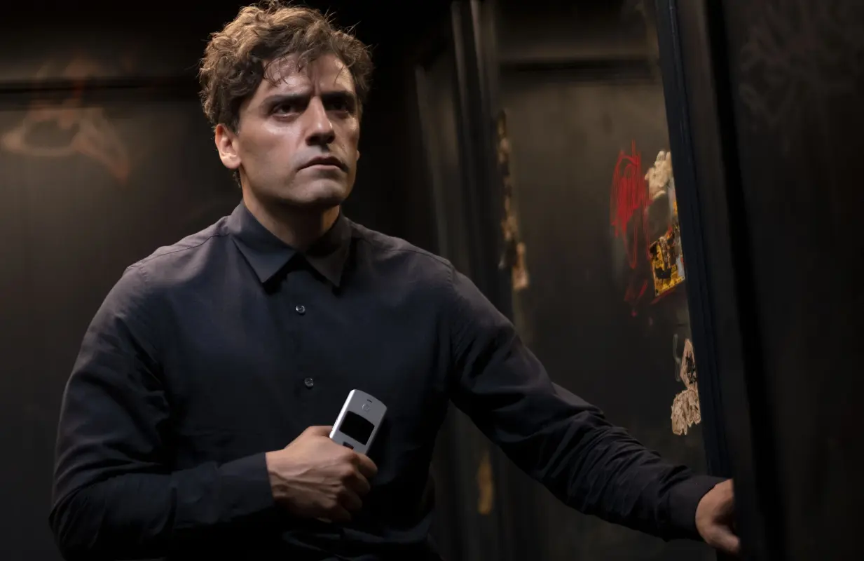 Oscar Isaac as Steven Grant in Moon Knight (Photo: Gabor Kotschy/Marvel Studios)