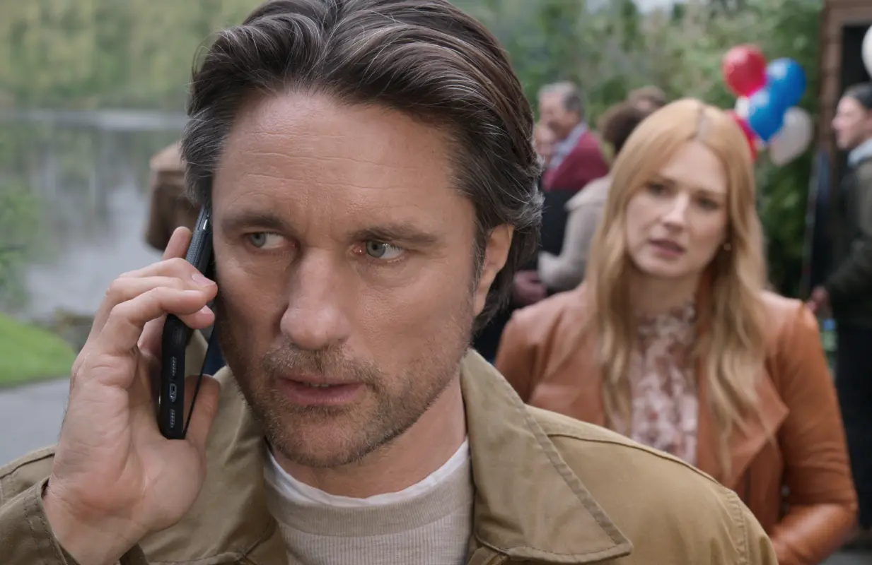 Martin Henderson and Alexandra Breckenridge in a scene from Virgin River Season 4. (Photo: Netflix)