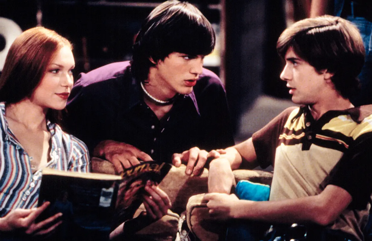 Laura Prepon, Ashton Kutcher, and Topher Grace in That '70s Show. (Photo: 20th Century Fox/Courtesy Everett Collection)