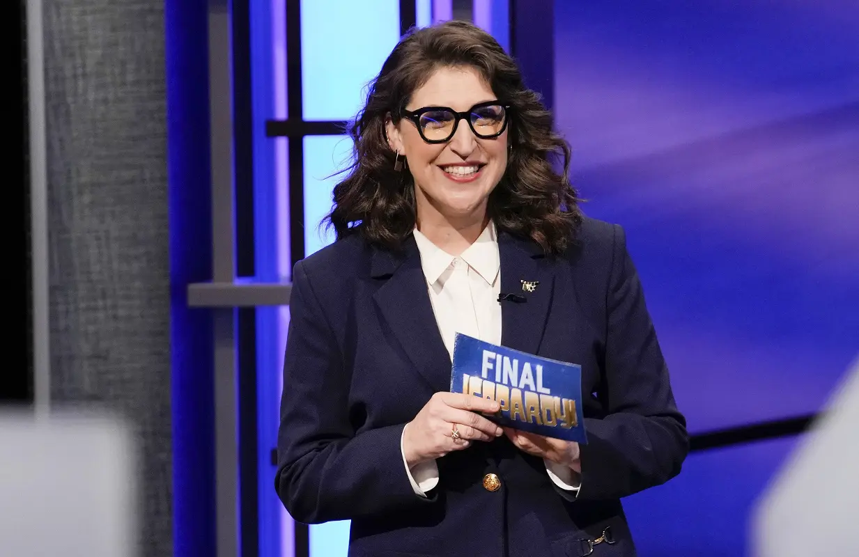 Mayim Bialik hosts Jeopardy!. (Photo: ABC) 