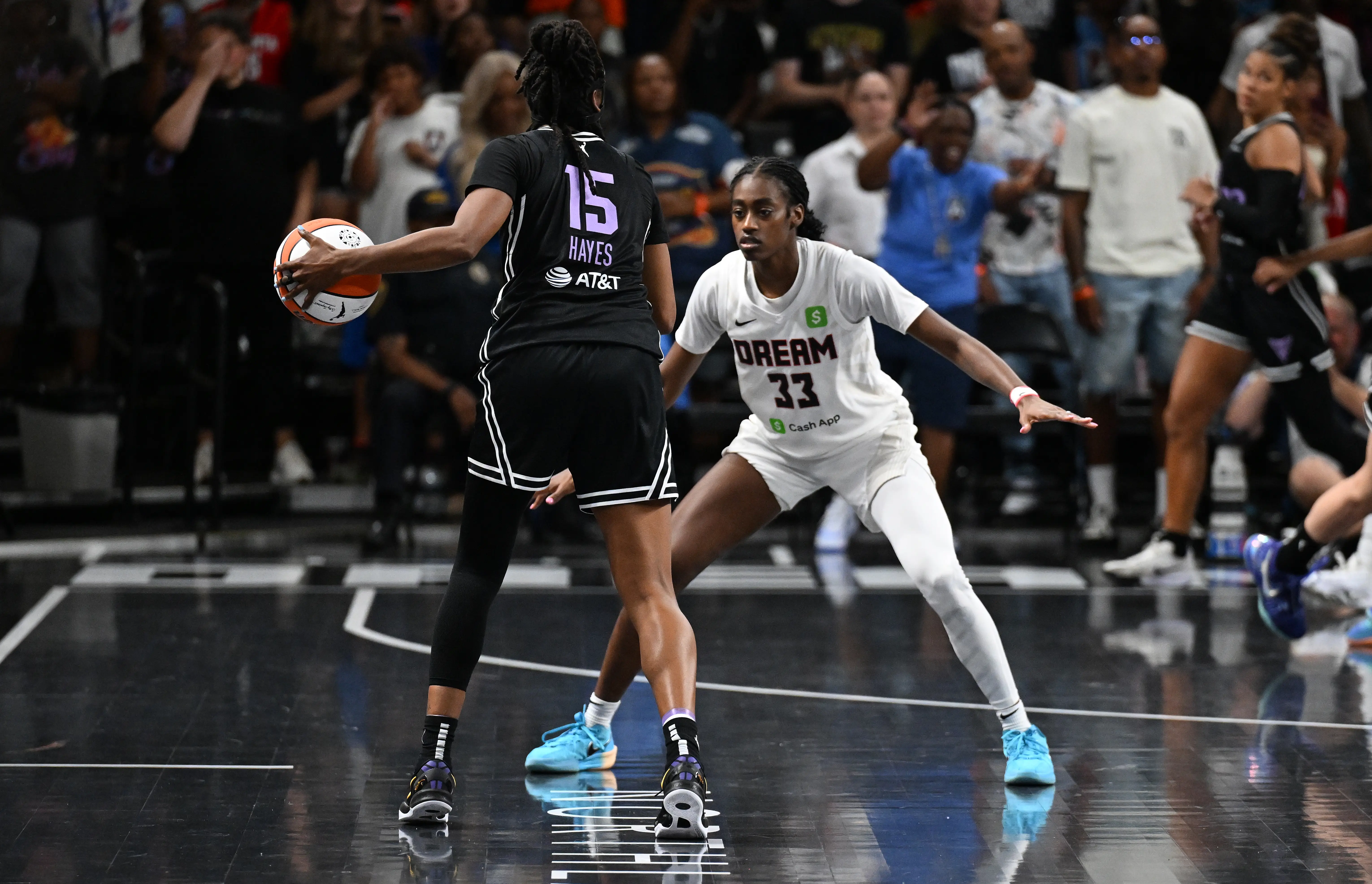 The authorities arrested Delbert Carver after he threw an inappropriate item on the court during Golden State Valkyries–Atlanta Dream game on July 29 (Image via Paras Griffin/Getty Images)