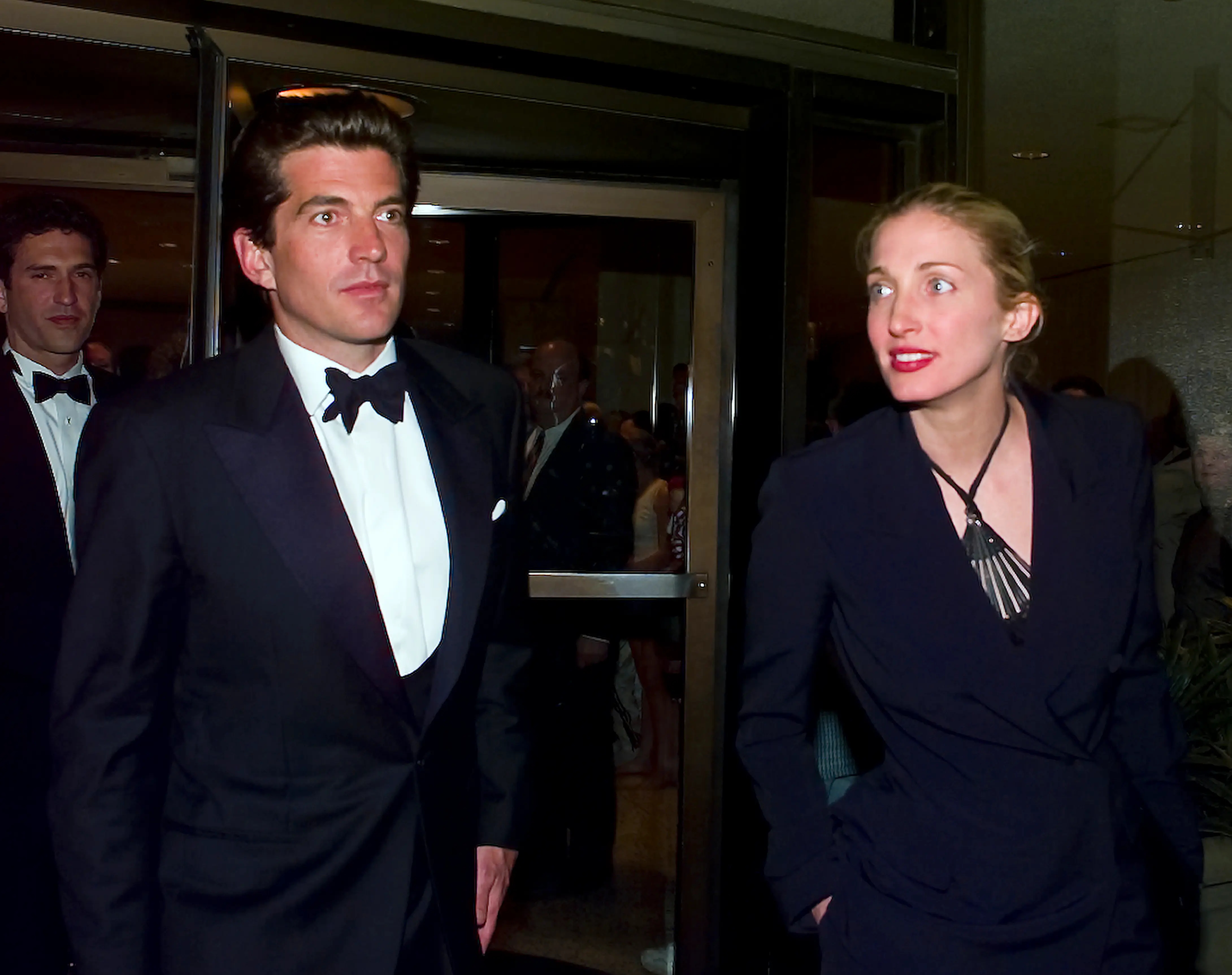 JFK Jr. and his wife, Carolyn Bessette-Kennedy in 1999 (Image via Getty)