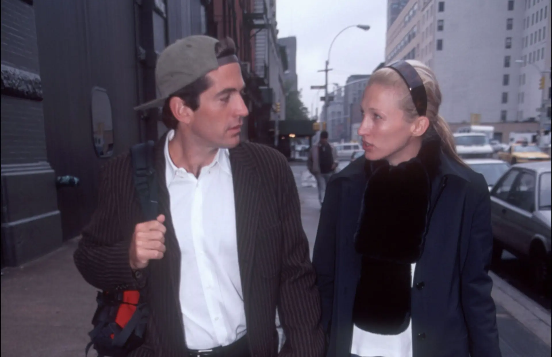 JFK Jr. and Carolyn Bessette-Kennedy in 1996. (Image via Getty)