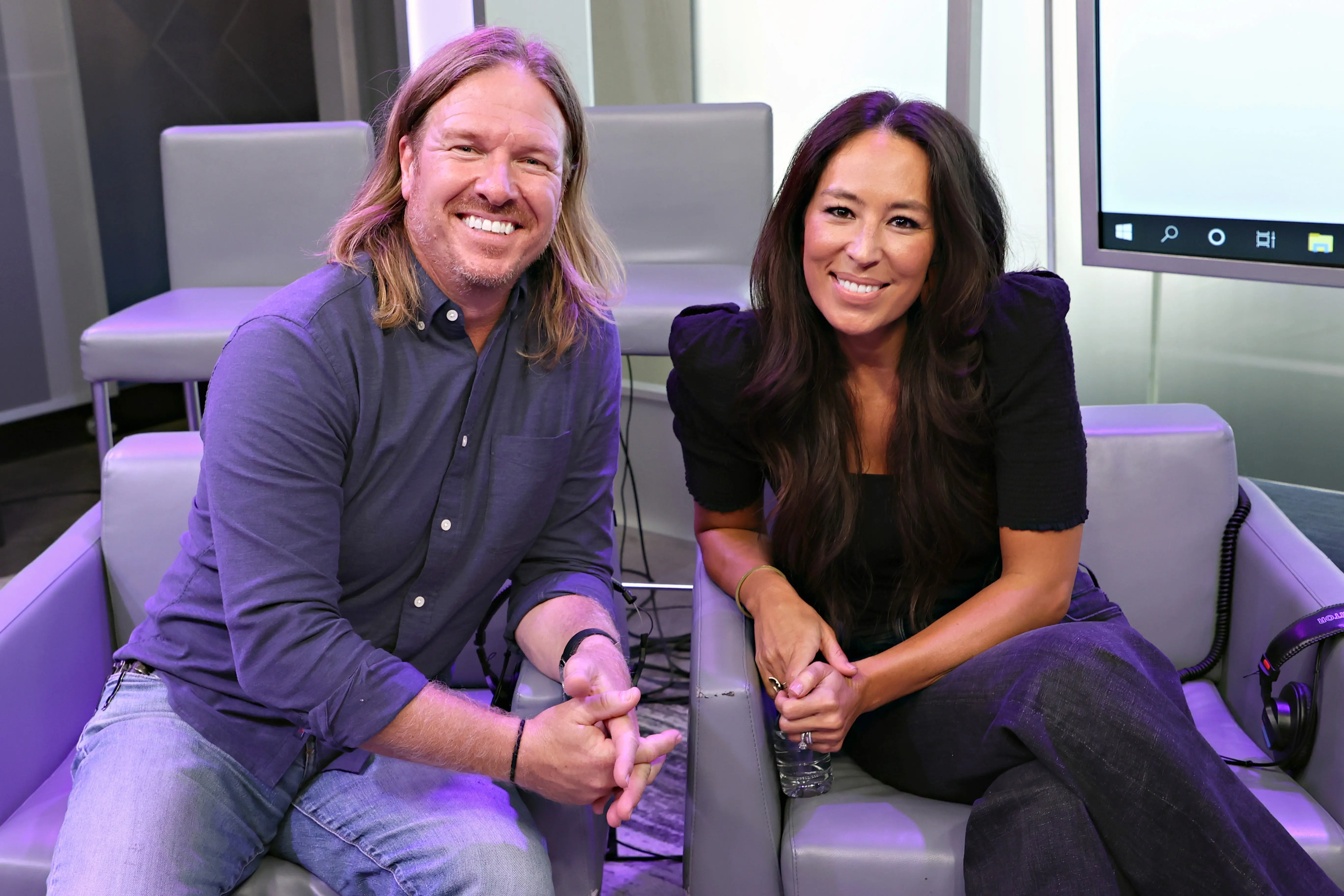  Hoda Kotb hosts a TODAY Show Radio event with Magnolia's Chip and Joanna Gaines (Image via Getty)
