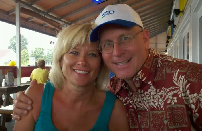 Michael and Holly Hatcher (Image via Facebook/holly.hatcher.90)
