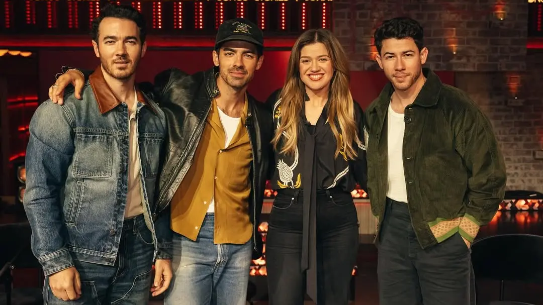Jonas Brothers with Kelly Clarkson via @nbc