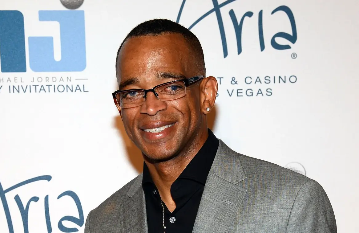 ESPN sportscaster Stuart Scott arrives at the 13th annual Michael Jordan Celebrity Invitational gala at the ARIA Resort &amp; Casino at CityCenter on April 4, 2014 in Las Vegas, Nevada.  (Photo by Ethan Miller/Getty Images for Michael Jordan Celebrity Invitational)