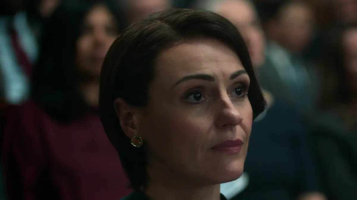 Suranne Jones as Abigail Dalton, the UK Prime Minister, in Netflix's Hostage.