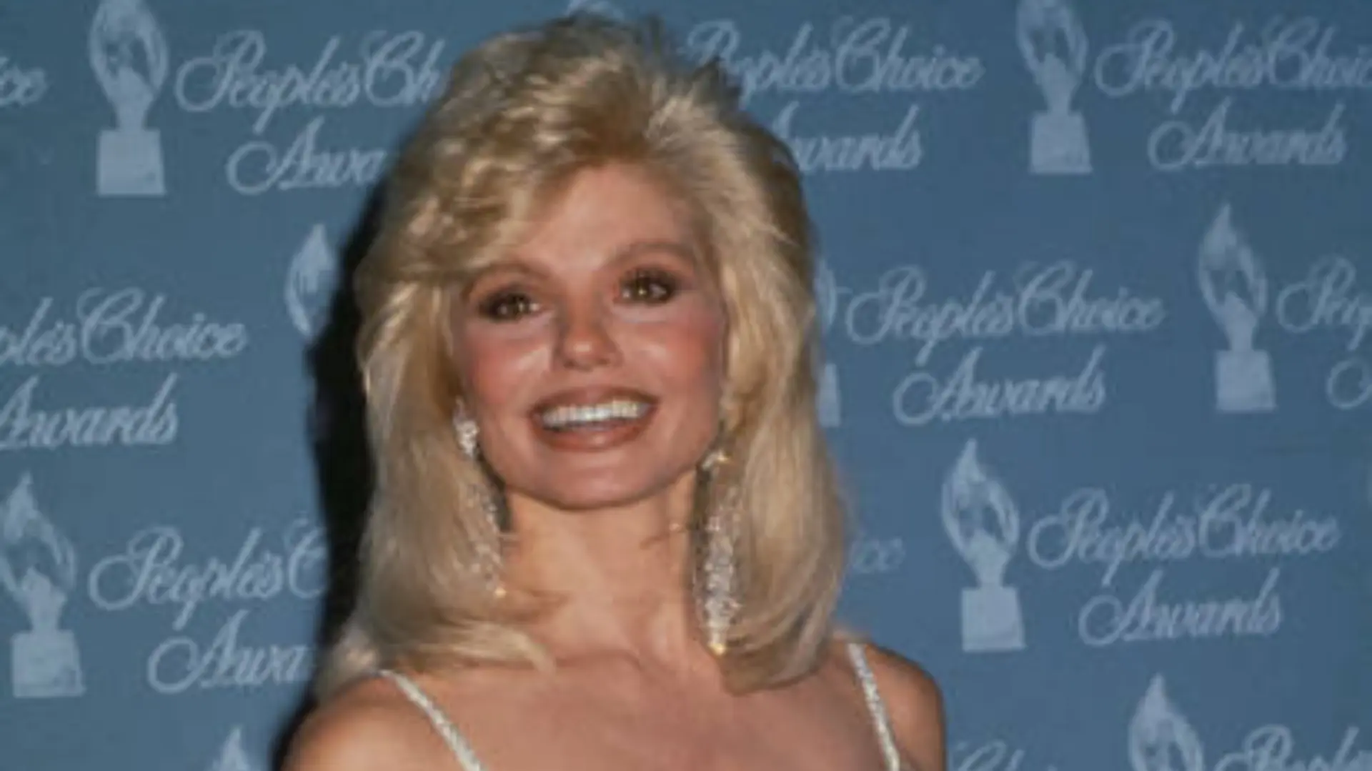 Loni Anderson attends the 17th Annual People's Choice Awards (Image via Getty)