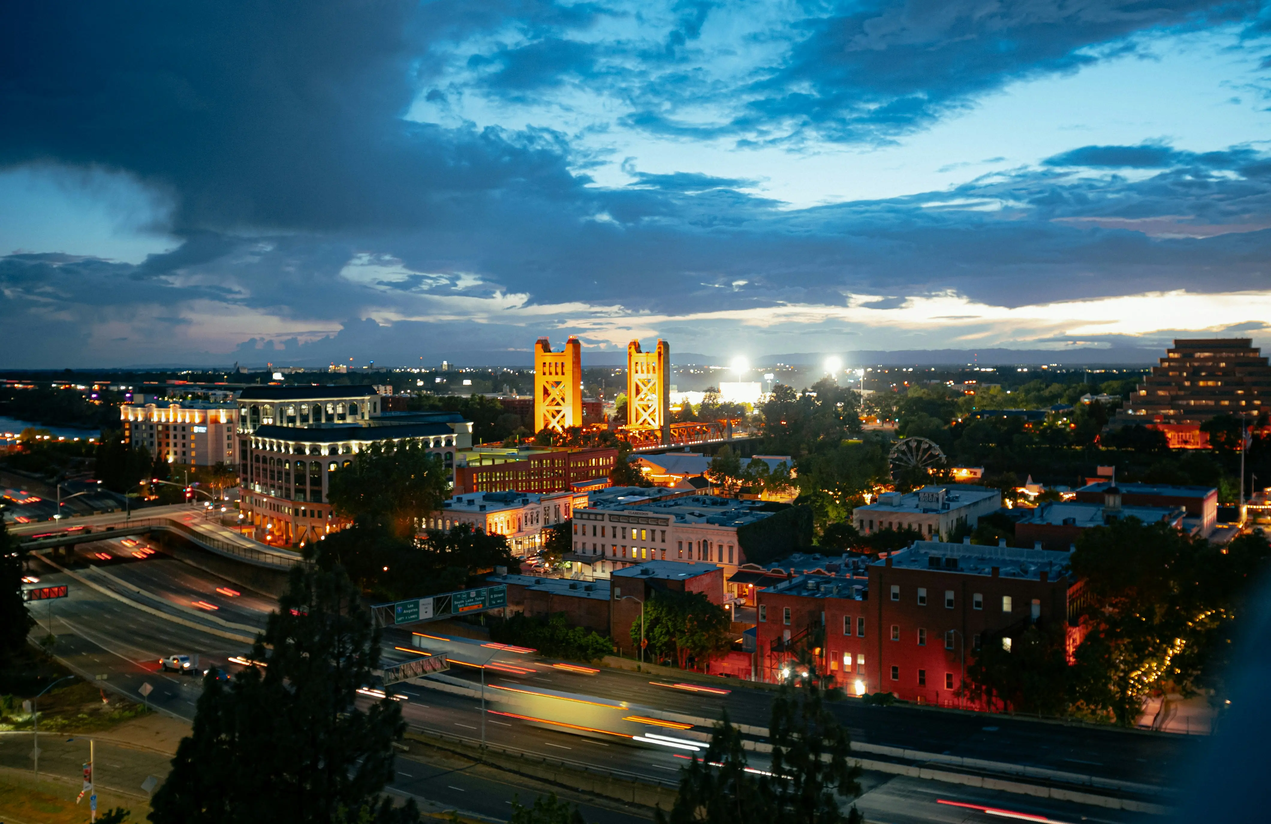 A overview of Sacramento (Image via Josh Hild/Unsplash)