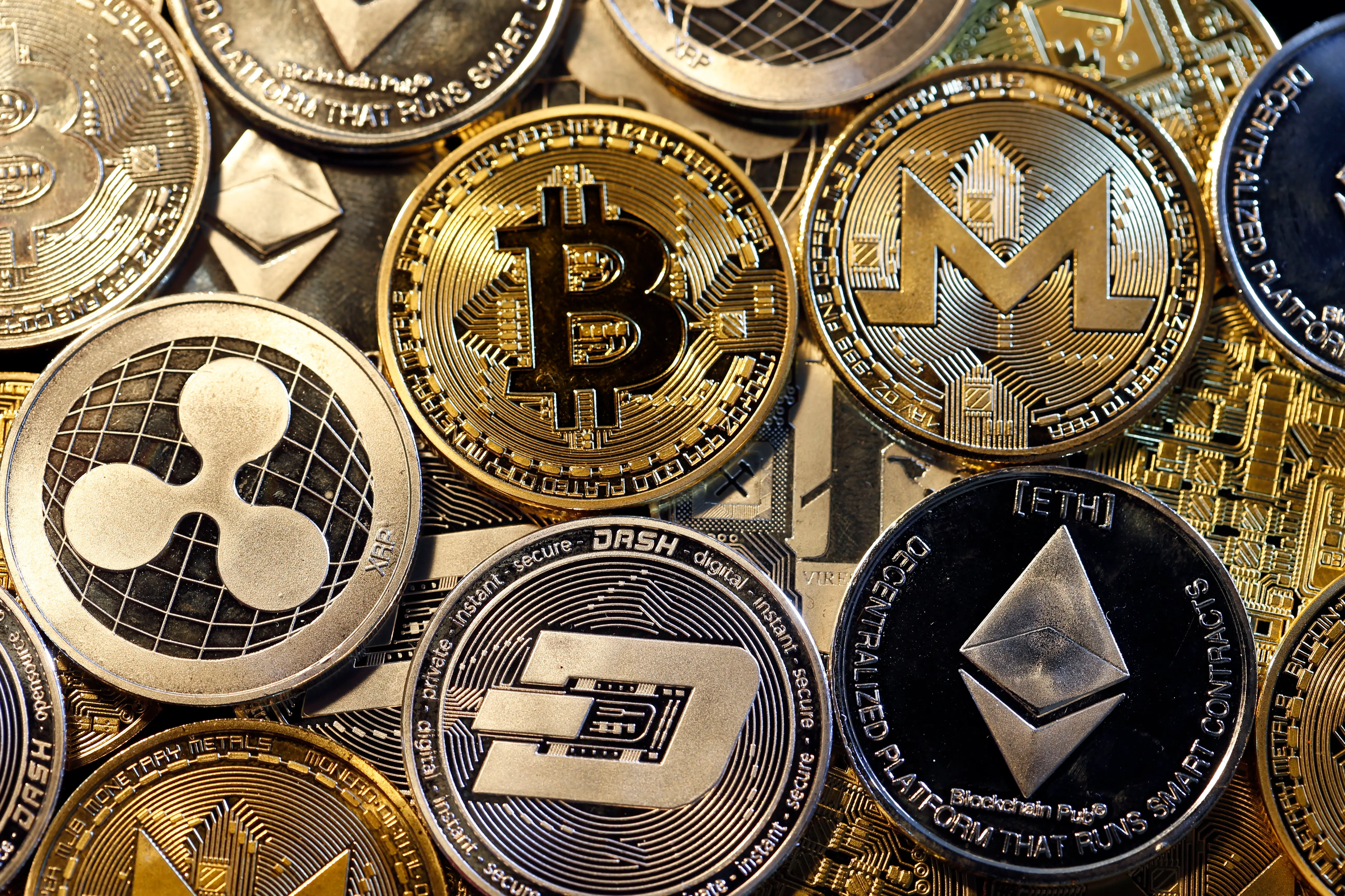 Taylor Thomson and her friend were advised by their respective psyhics to invest in crypto (Image via Getty)