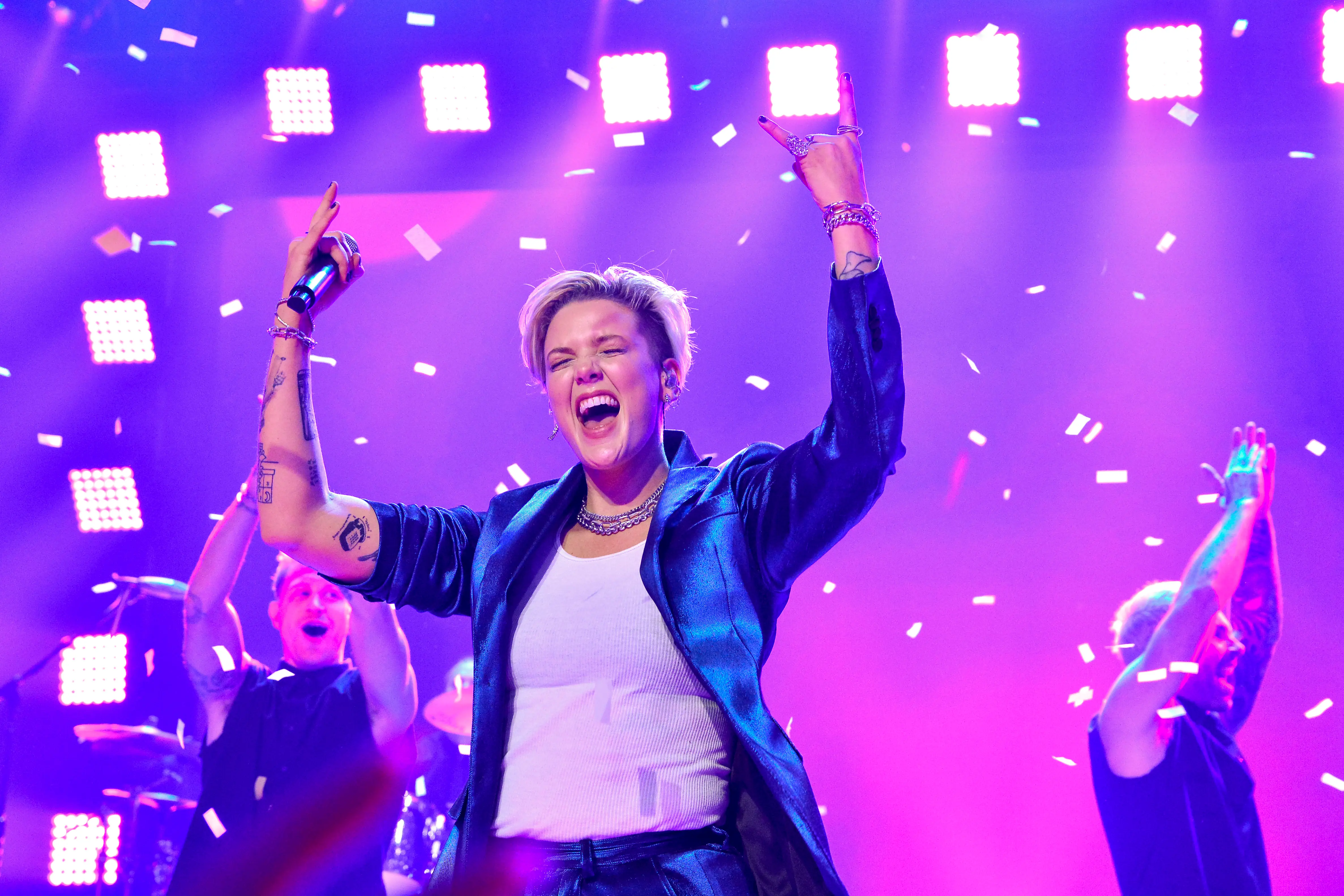 The Australian singer faced criticism after comments about Reneé Rapp’s sexuality, later clarifying her intent with a public apology