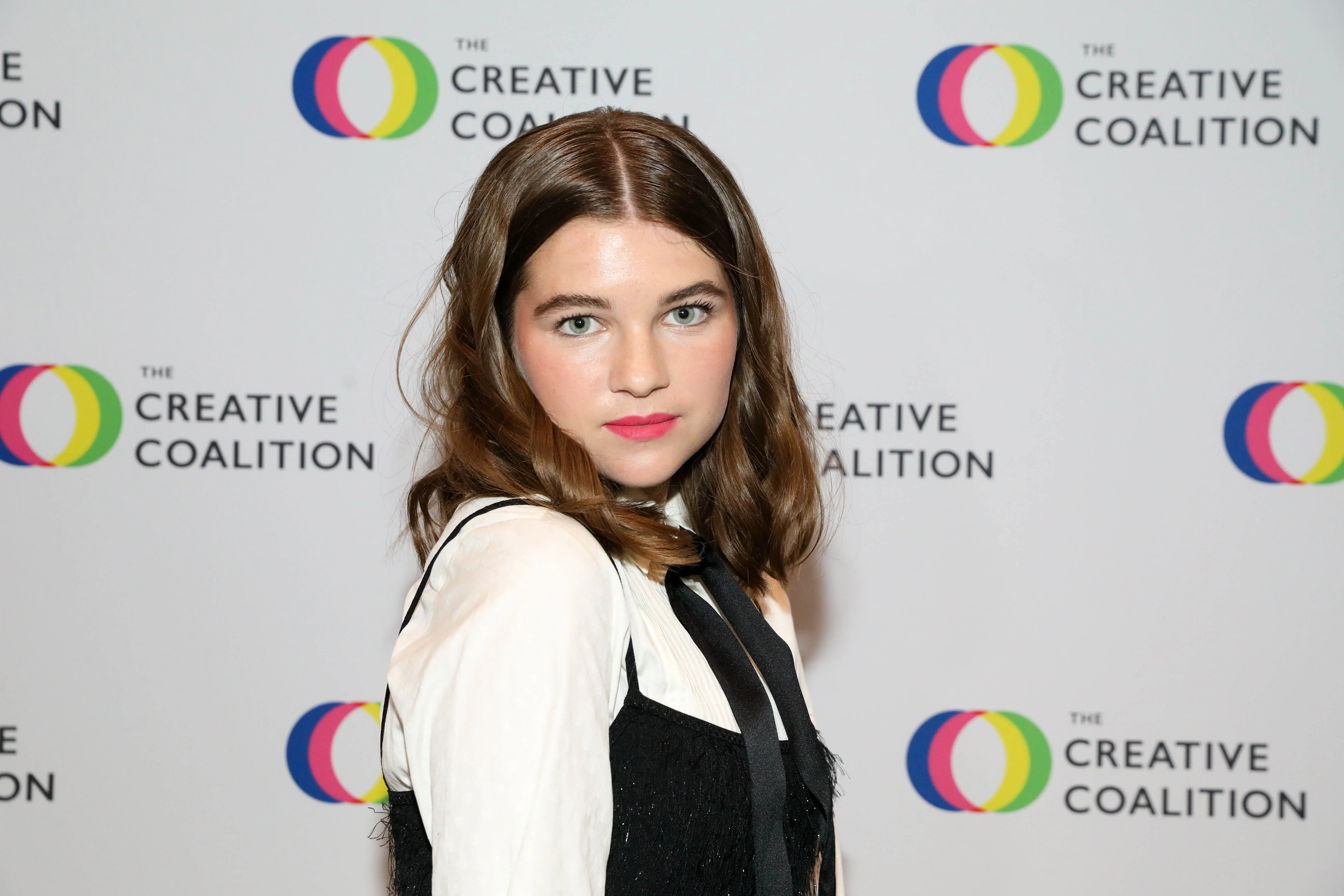 Raegan Revord attends #RightToBearArts Gala hosted by The Creative Coalition (Image via Getty)