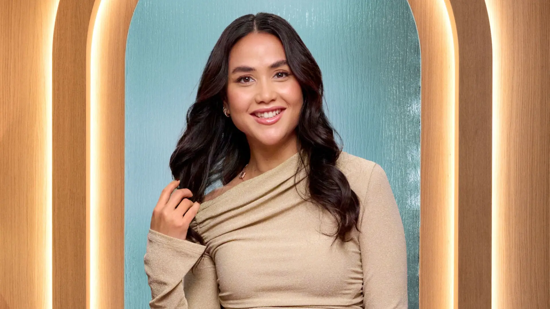 Kim from Love Is Blind: France (Image via Netflix)