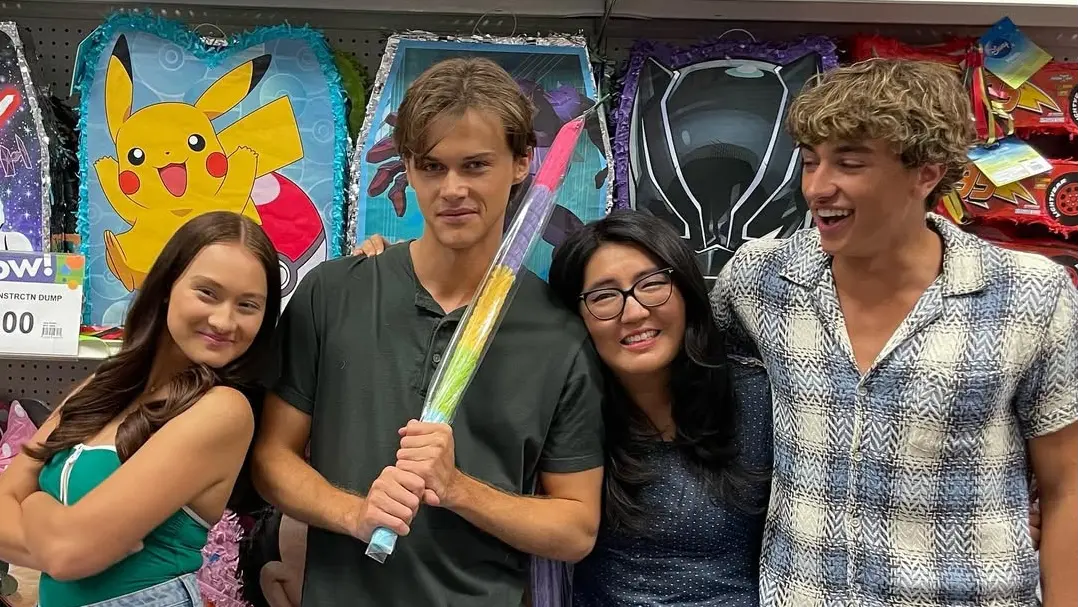 Lola Tung, Christopher Briney, Jenny Han and Gavin Casalegno via @jennyhan