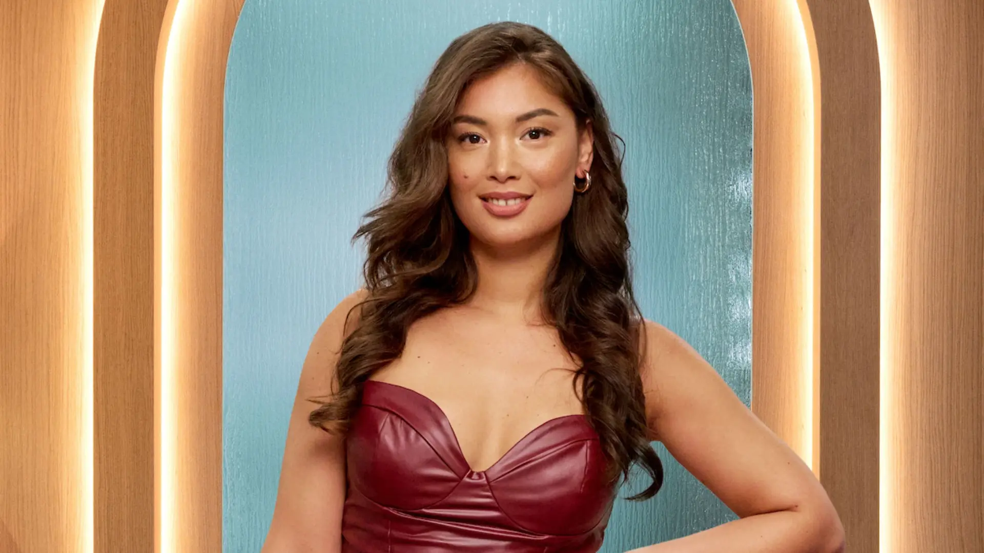 Julie from Love Is Blind: France (Image via Netflix)