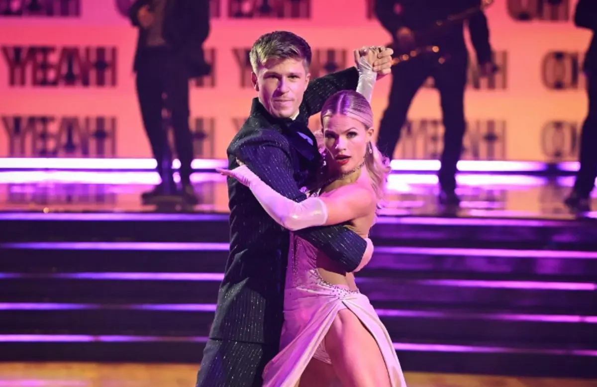 Robert Irwin and Witney Carson on Dancing with the Stars season 34 (Image via Instagram/@dancingwiththestars)