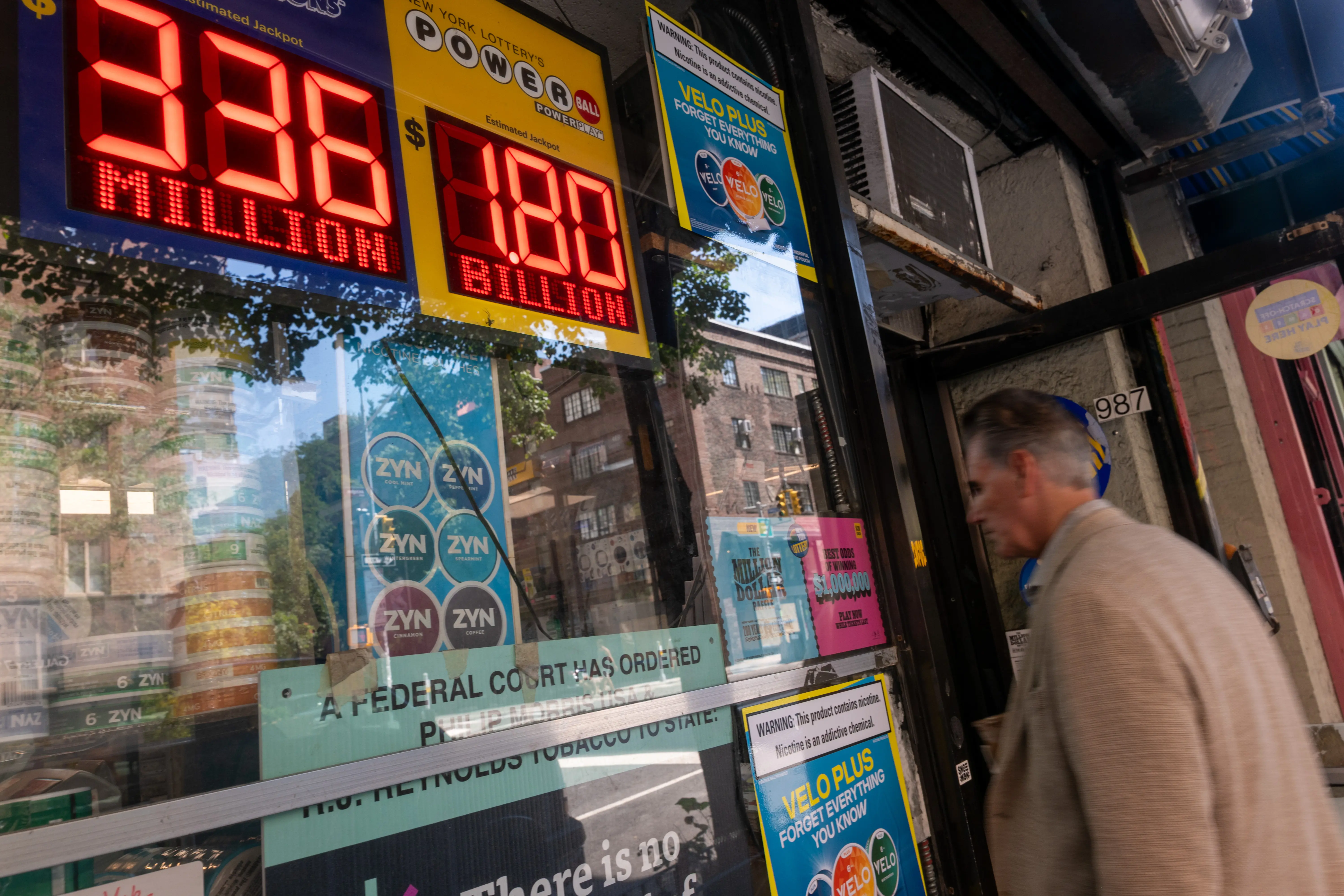 NEW YORK CITY - SEPTEMBER 05: A newsstand in Manhattan advertises the latest Powerball Jackpot, now reaching $1.8 billion, on September 05, 2025, in New York City. Saturday night's drawing will follow no winners from Wednesday's $1.4 billion grand prize, Powerball said. (Photo by Spencer Platt/Getty Images)