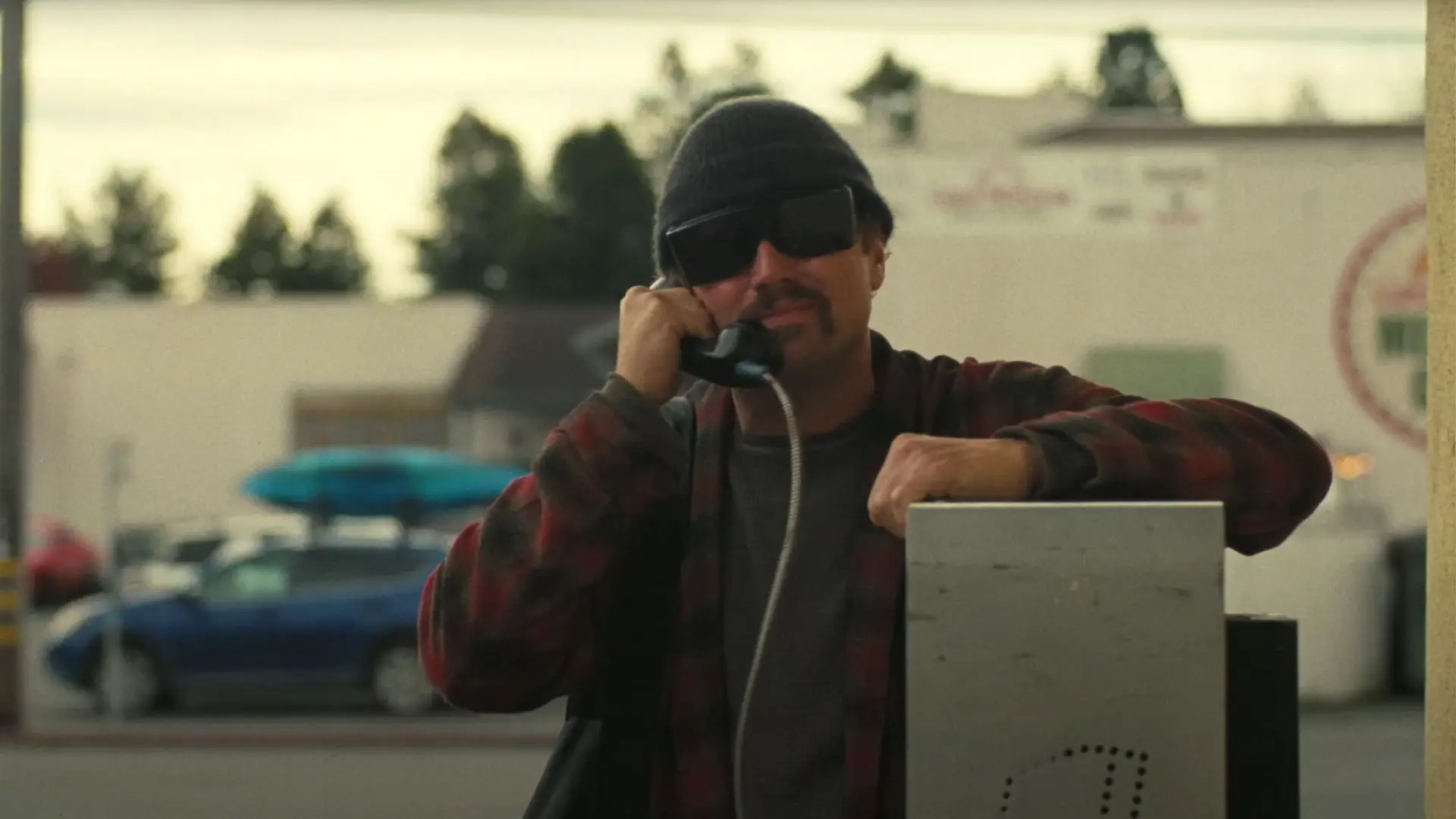 A scene from One Battle After Another (Image via YouTube/@warnerbrosuktrailers)