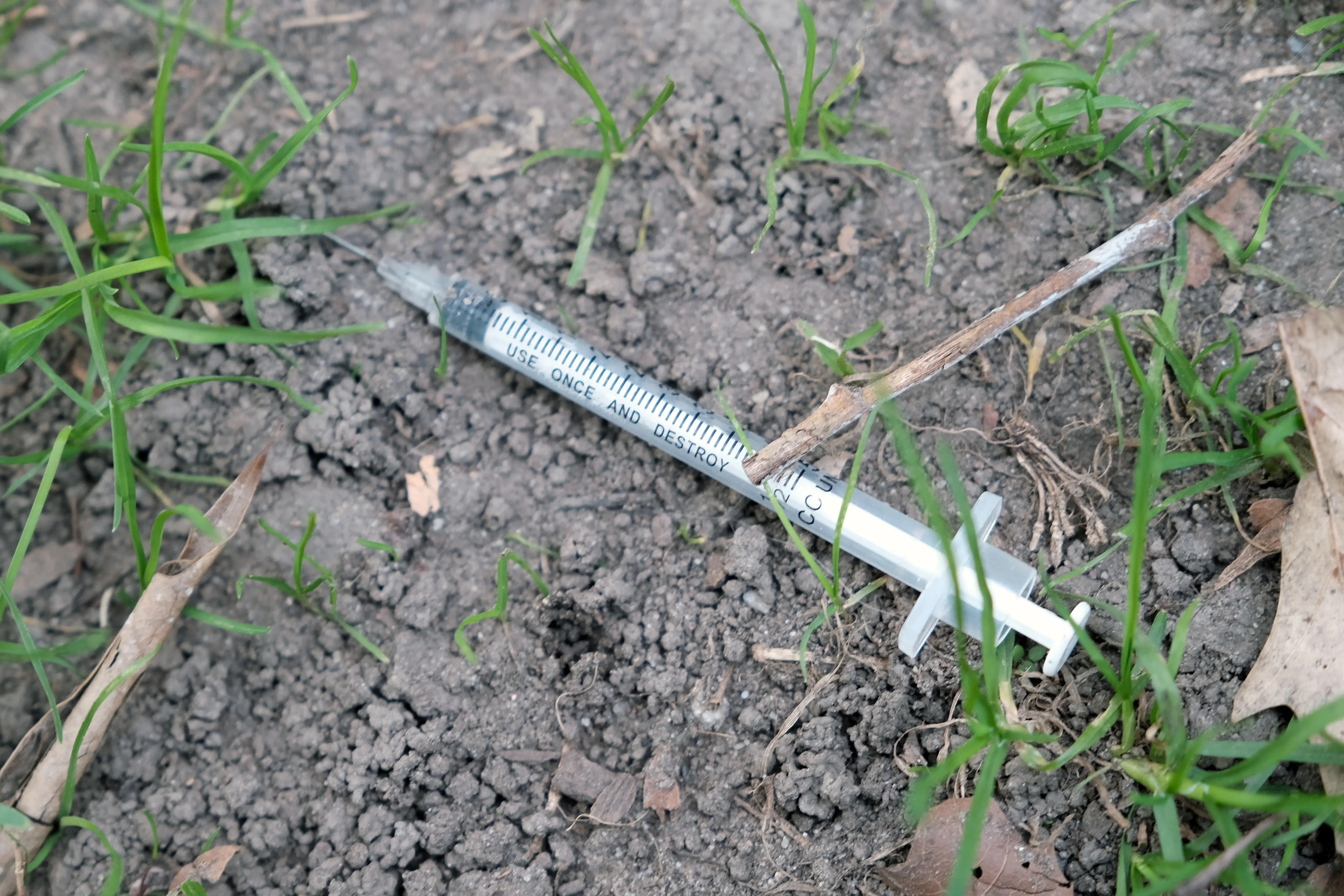 Amine Mojito pretended using a syringe on random individuals (Image via Getty)