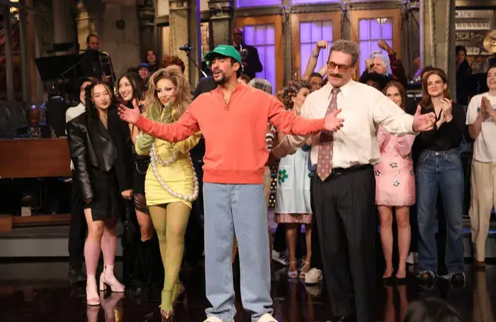 Saturday Night Live cast and guests standing on stage during the episode’s closing moments.