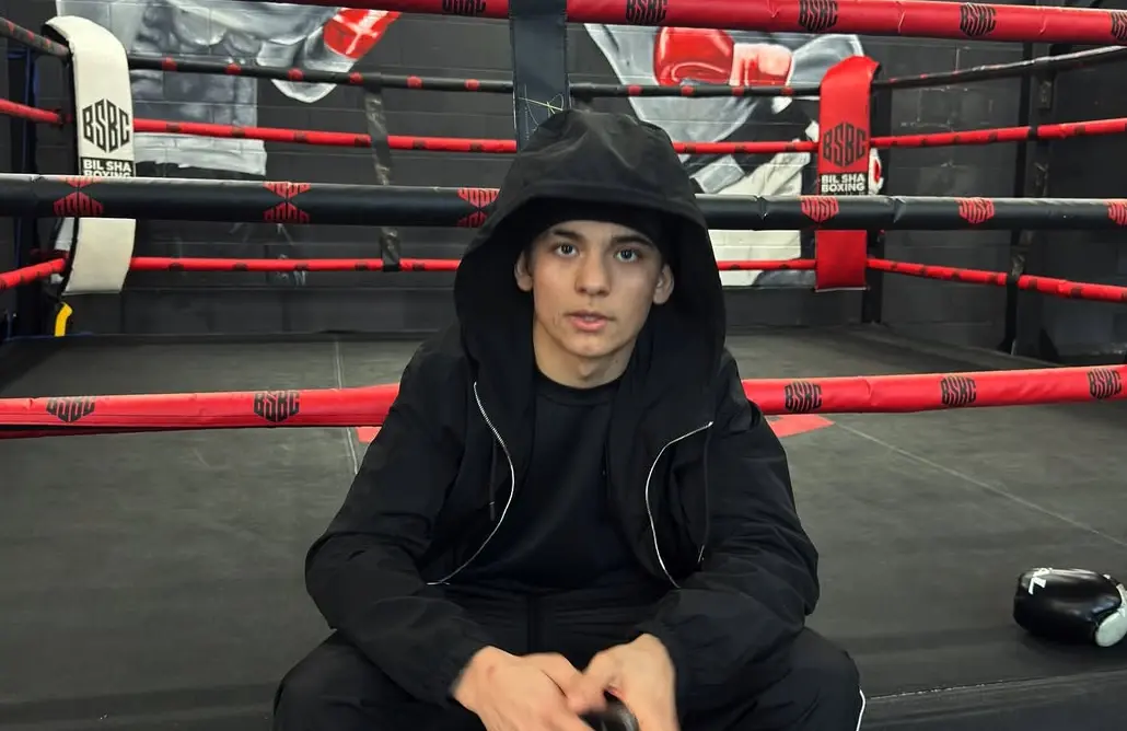 Arturo Gatti Jr. posing for a picture (Image via Instagram/@arturogattijr)