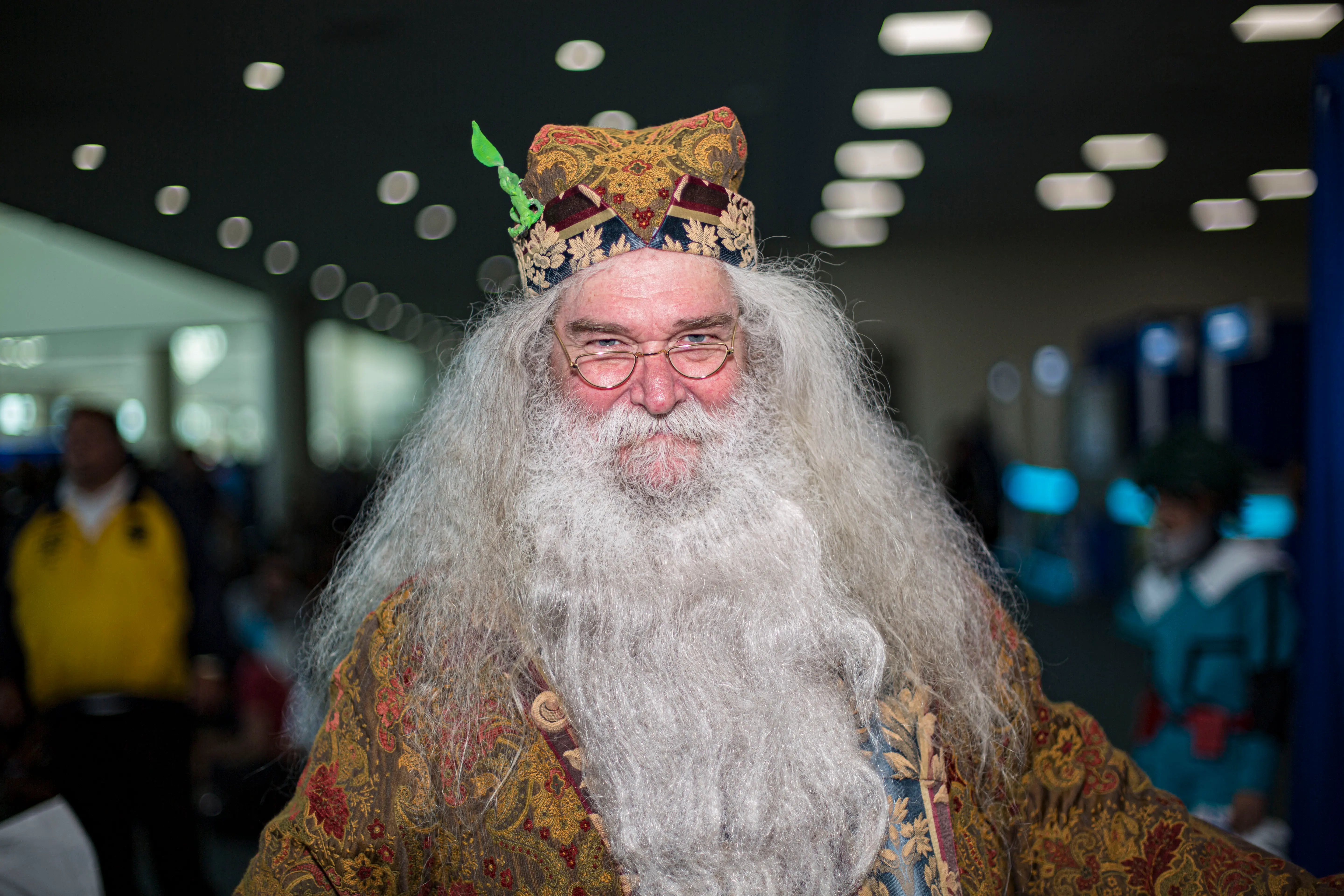  Harry Potter cosplayer Kim Hutsell as Albus Dumbledore at 2019 Comic-Con International on July 21, 2019 in San Diego, California. (Photo by Daniel Knighton/Getty Images)