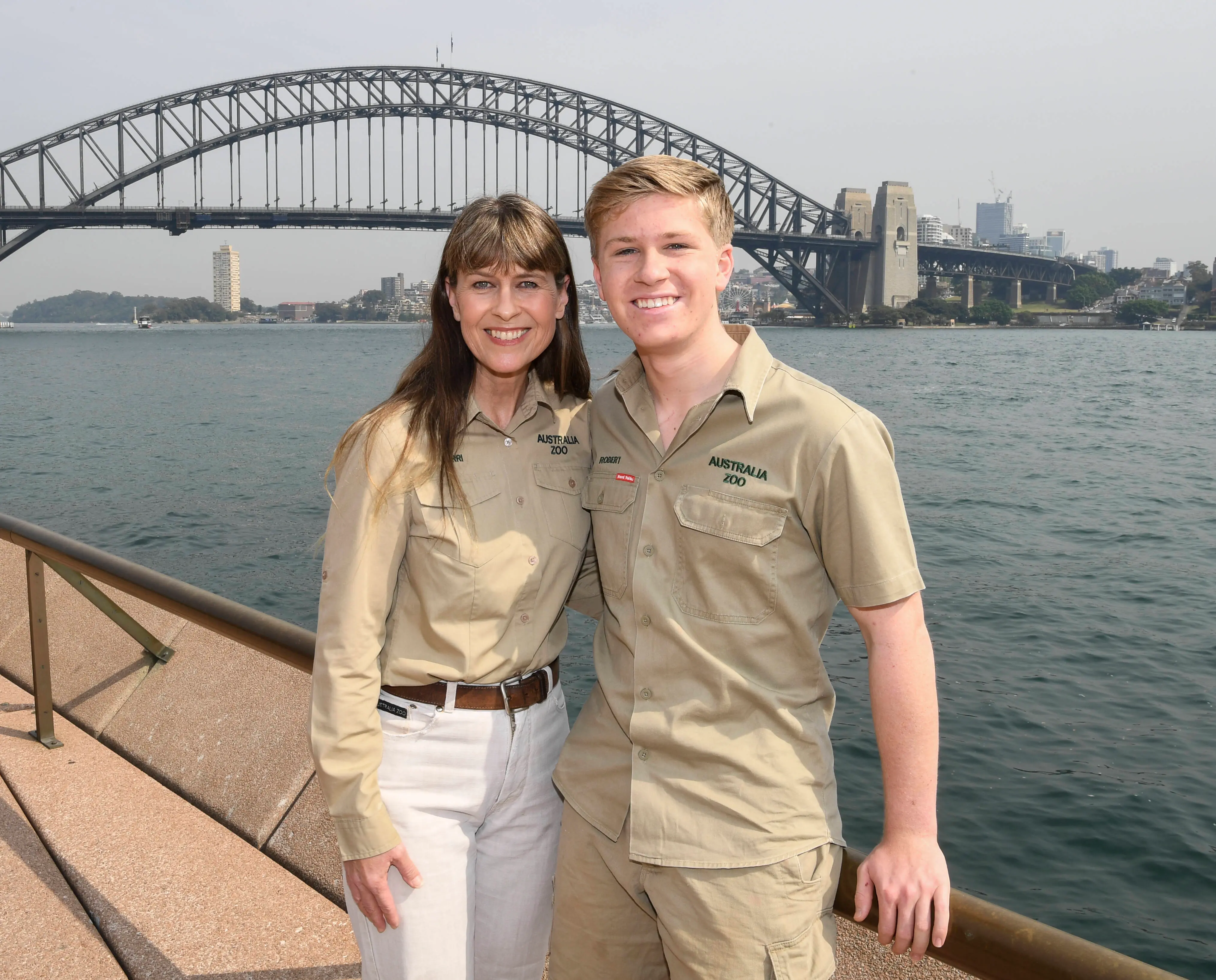 Terri Irwin with her son Robert Irwin (Image via Getty)