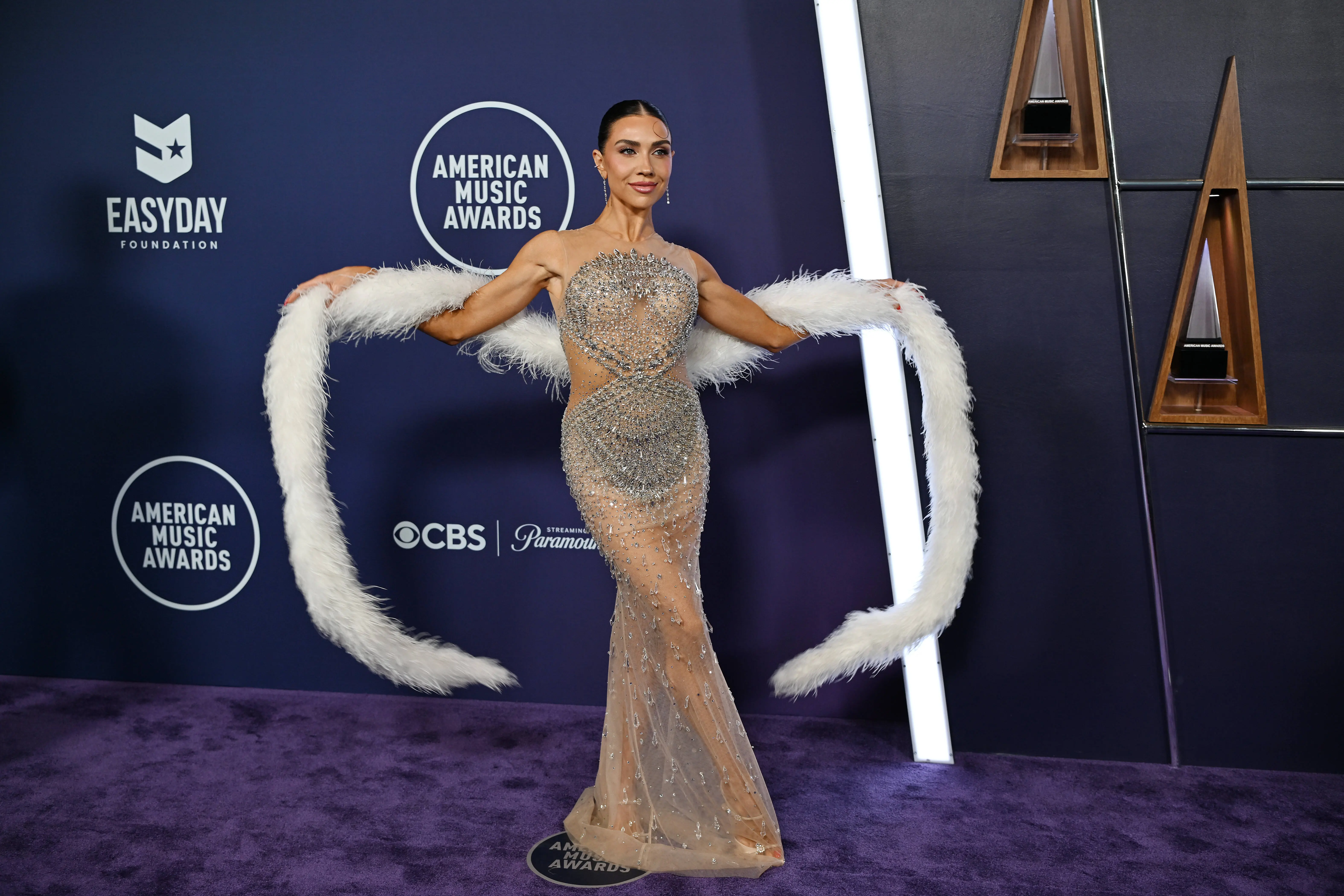 DWTS's Jenna Johnson arrives at the 2025 American Music Awards (Image via Getty)