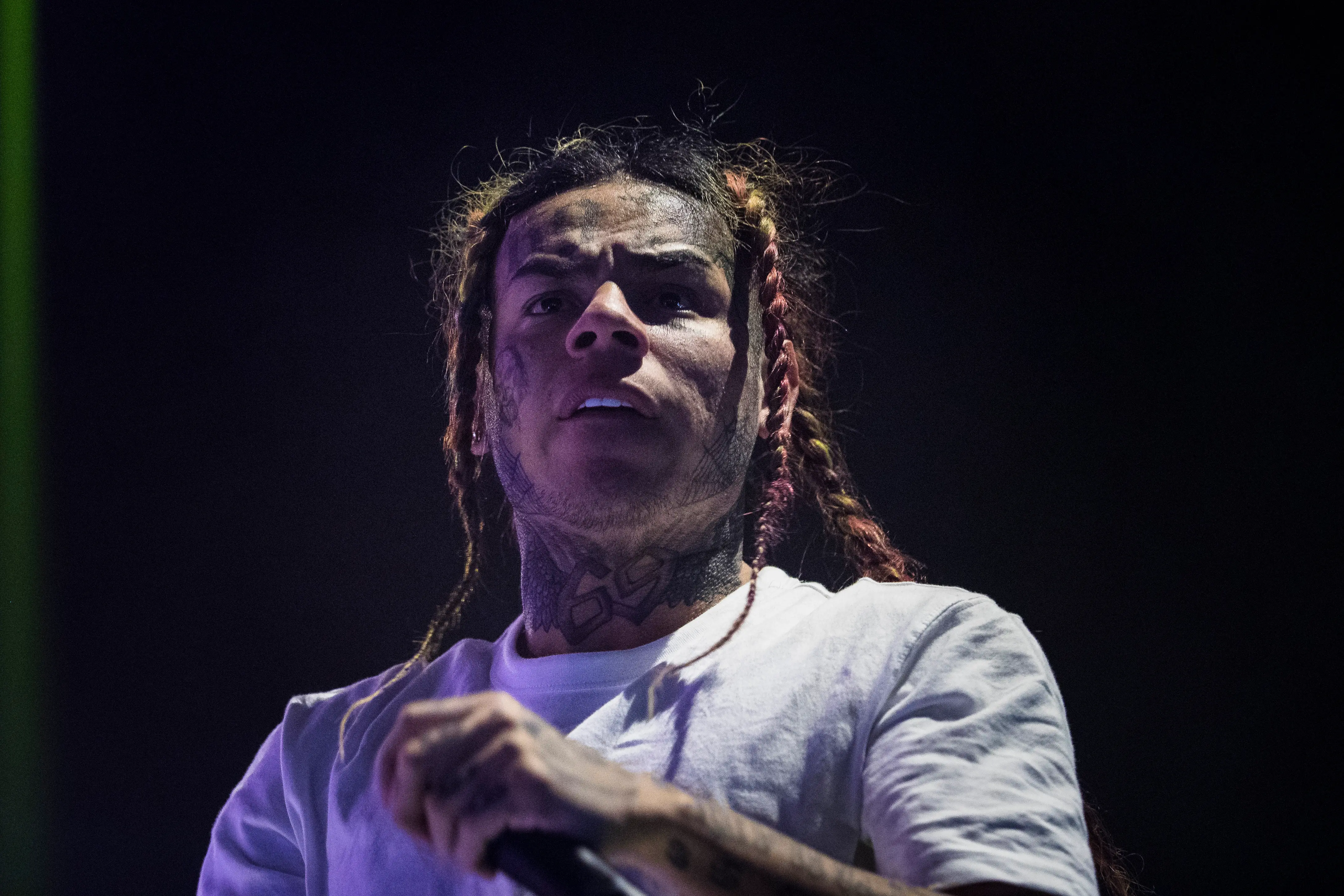 6ix9ine called Snoop Dogg a snitch on another occasion a few years ago (Image via Getty)