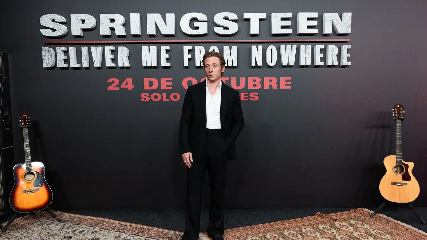 Jeremy Allen White at Springsteen: Deliver Me from Nowhere tour in Madrid via IG/@20thcenturystudios