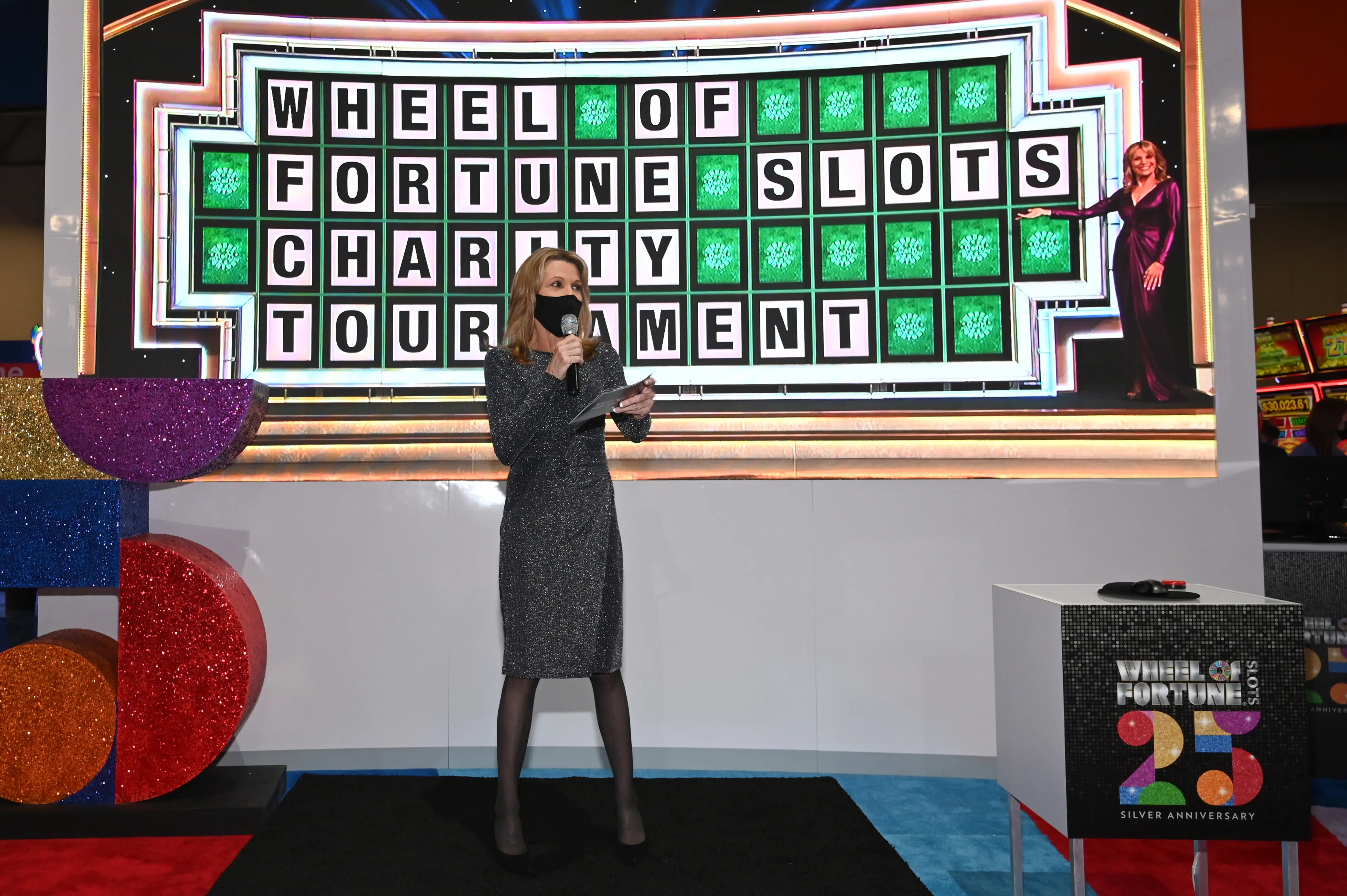 Wheel of Fortune hostess Vanna White (Image via Getty)