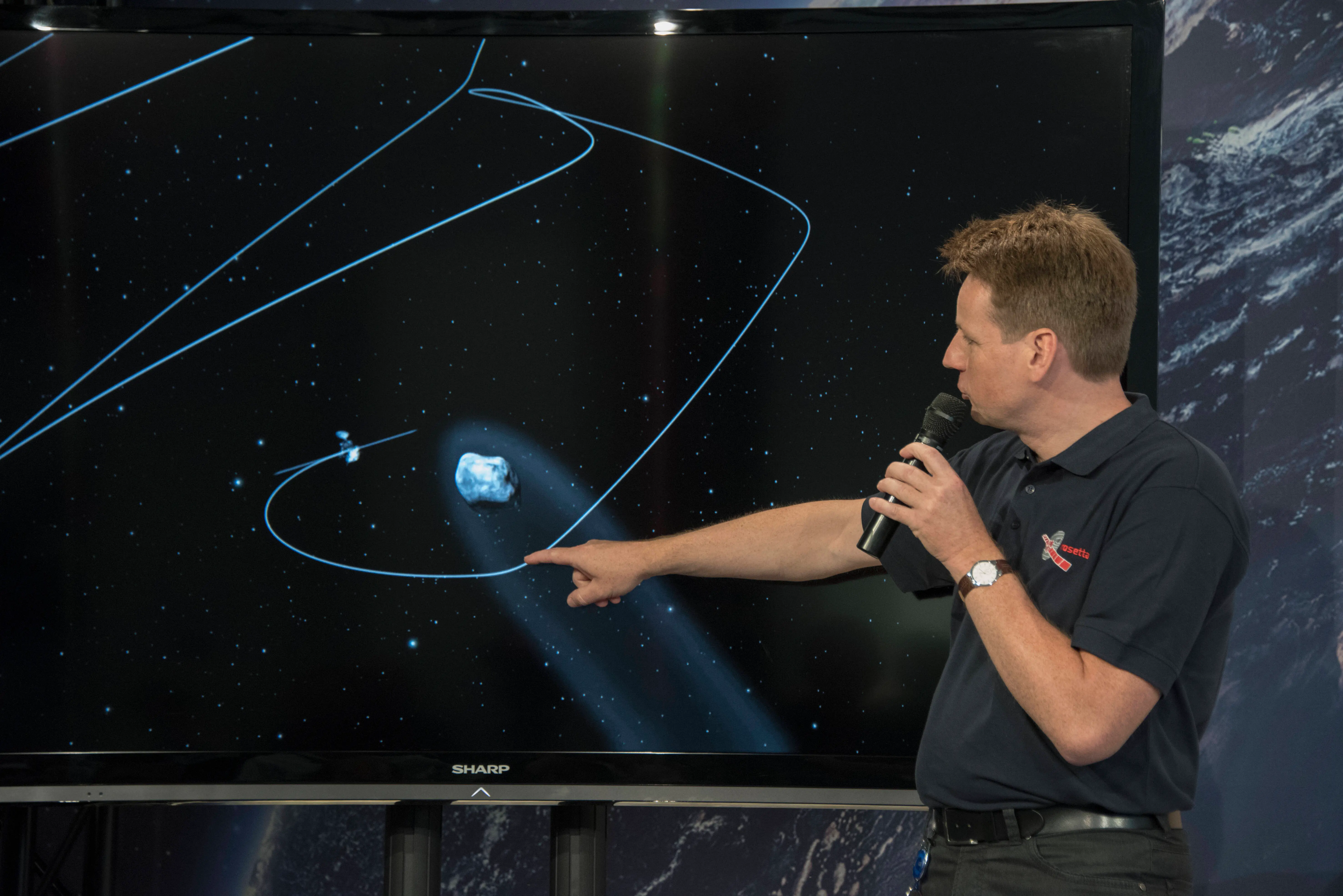 ESA orbital mechanics specialist Frank Budnik talks to the press at the European Space Operations Center of the European Space Agency in Darmstadt, Germany, 06 August 2014, on occasion of Rosetta spacecraft completing successfully its orbit insertion with comet 67P/Churyumov-Gerasimenko. After a decade-long journey through space, ESA's Rosetta has become the first spacecraft in history to rendezvous with a comet. (Photo by Horacio Villalobos/Corbis via Getty Images)