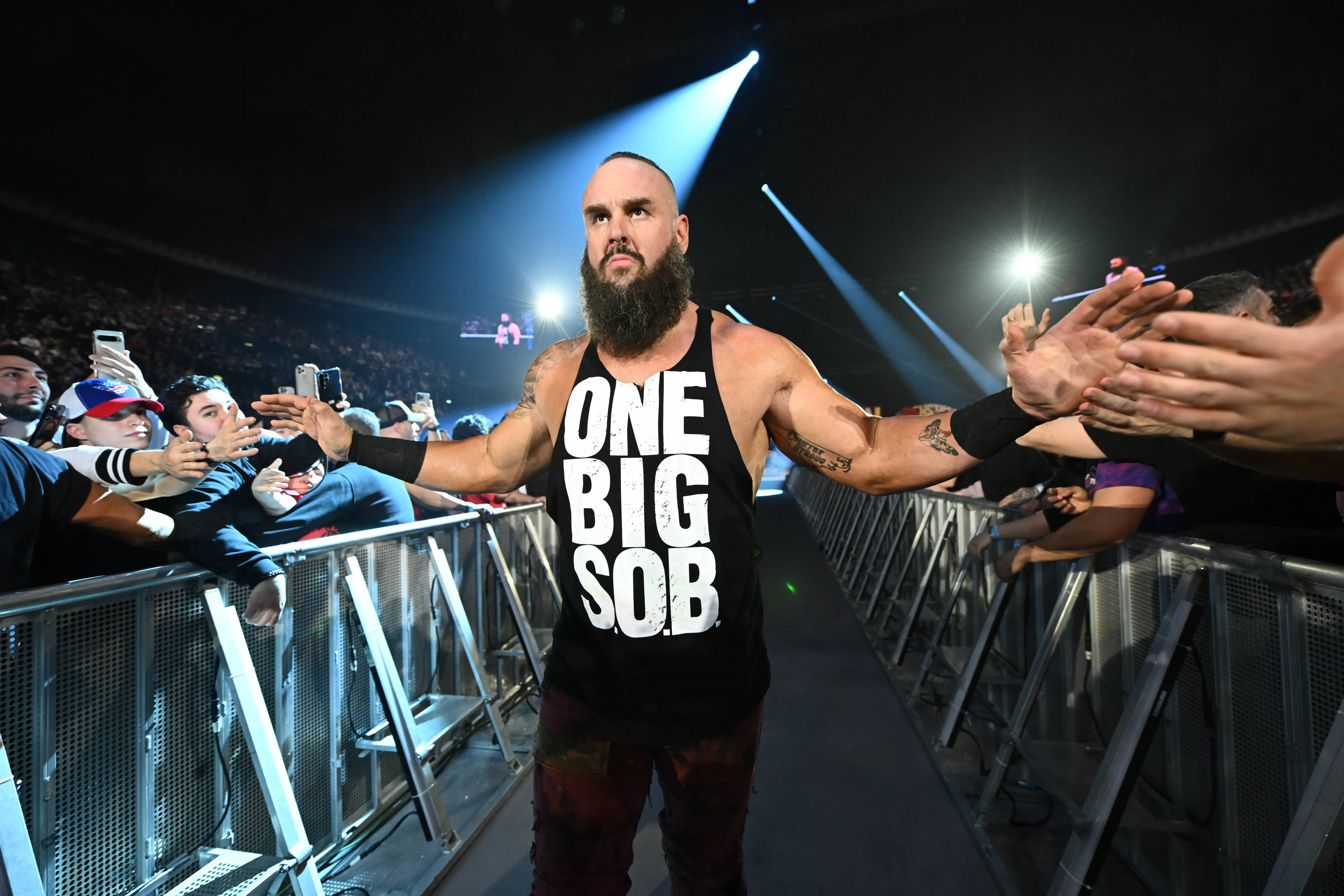 Braun Strowman makes his way to the ring during SmackDown (Image via Getty)