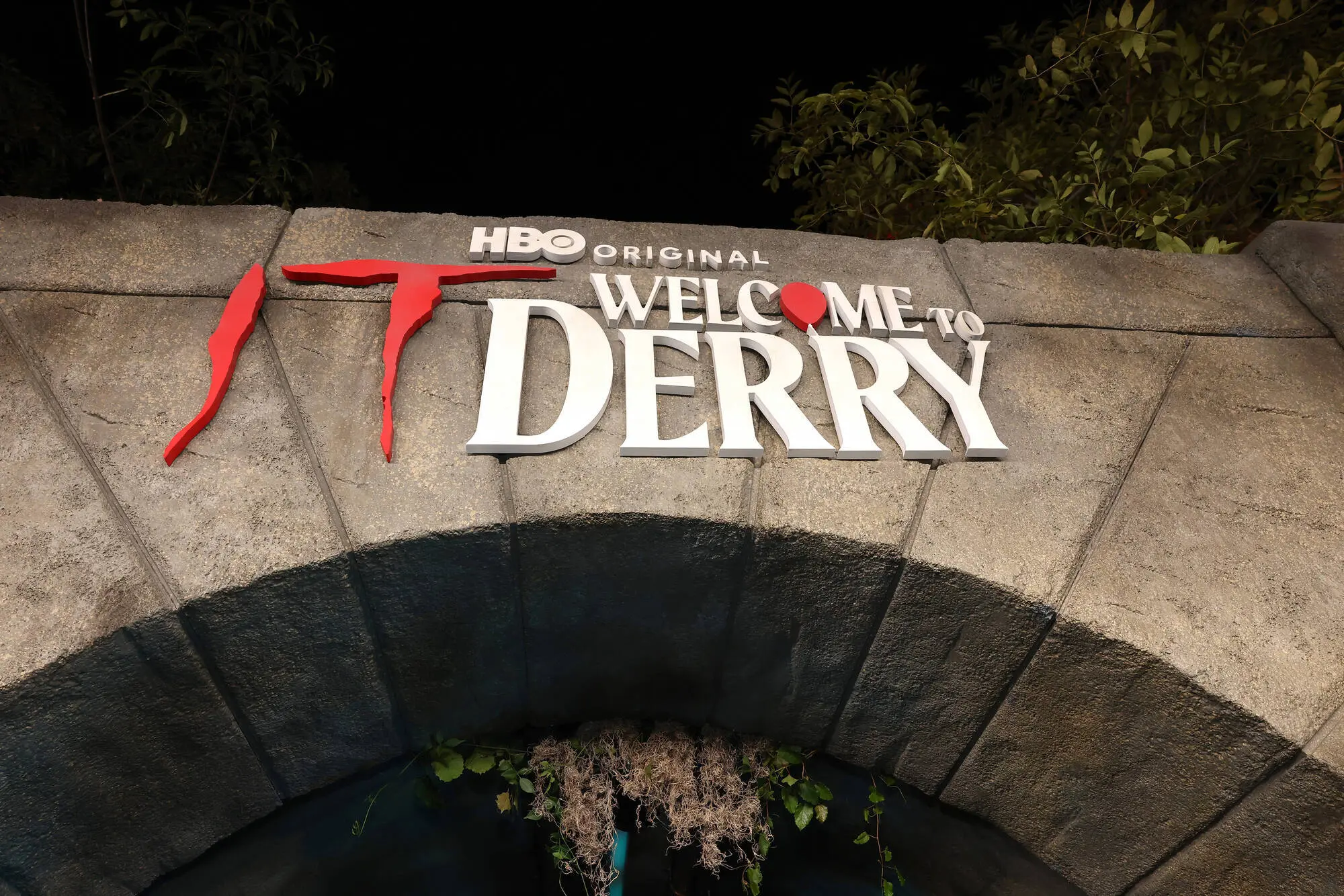 BURBANK, CALIFORNIA - OCTOBER 20: "IT: Welcome to Derry" arrival carpet at the Los Angeles Premiere of HBO Original Series "IT: Welcome to Derry" at Warner Bros. Studios on October 20, 2025 in Burbank, California. (Photo by Araya Doheny/Getty Images for HBO)