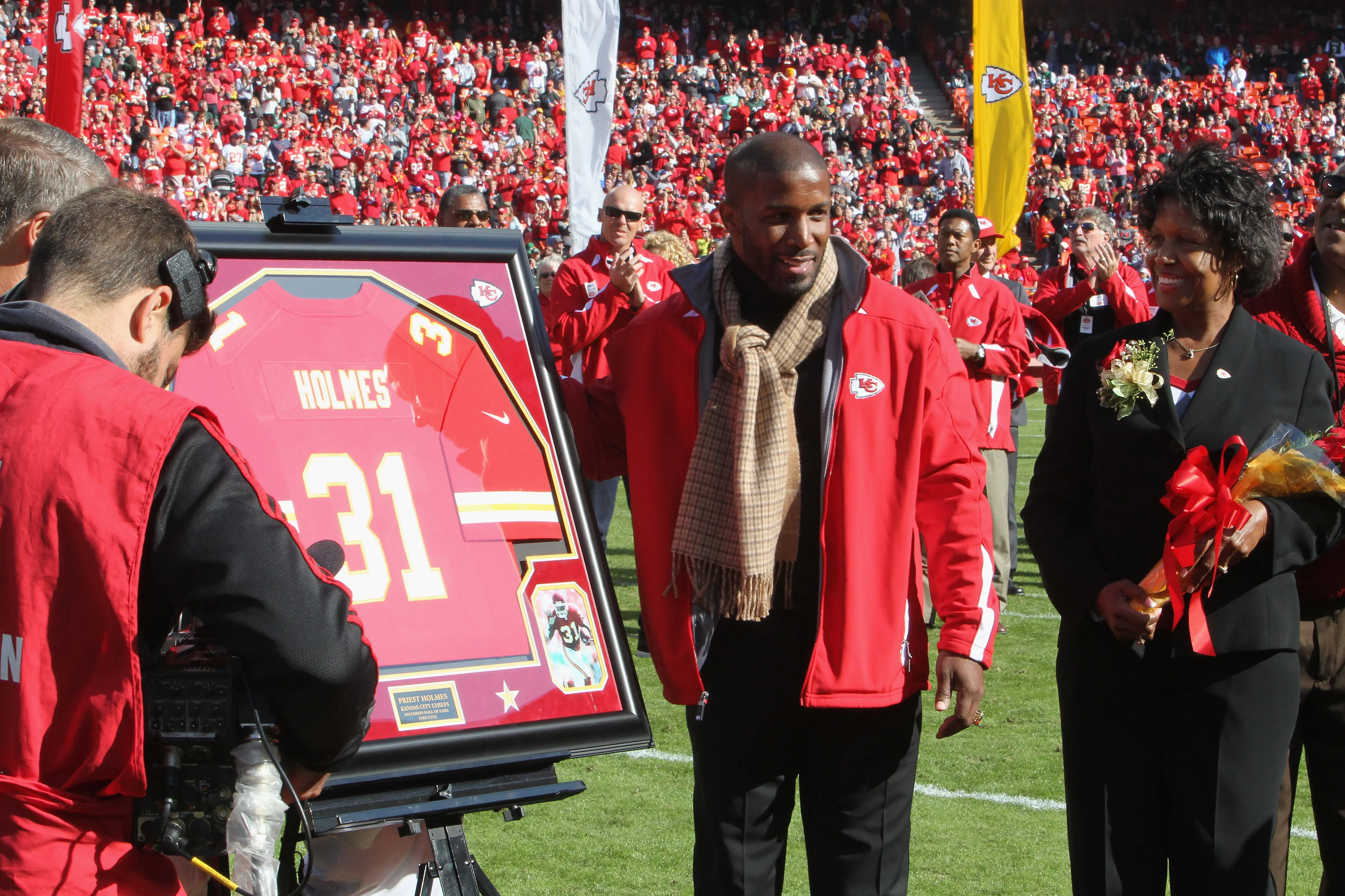 Kansas City Chiefs alumni Priest Holmes is honored during halftime at the New York Jets vs Kansas City Chiefs game at Arrowhead Stadium on November 2, 2014 in Kansas City, Missouri.  (Photo by Al Pereira/New York Jets/Getty Images)