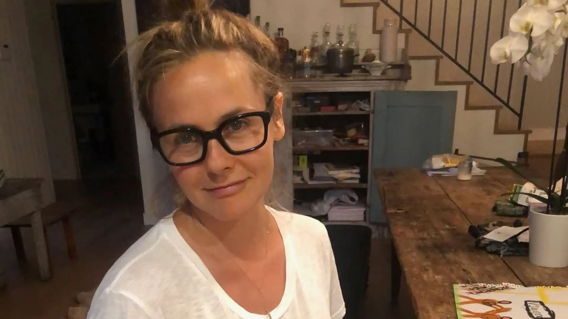 Alicia Silverstone as Sandy (Image via Instagram/@aliciasilverstone)