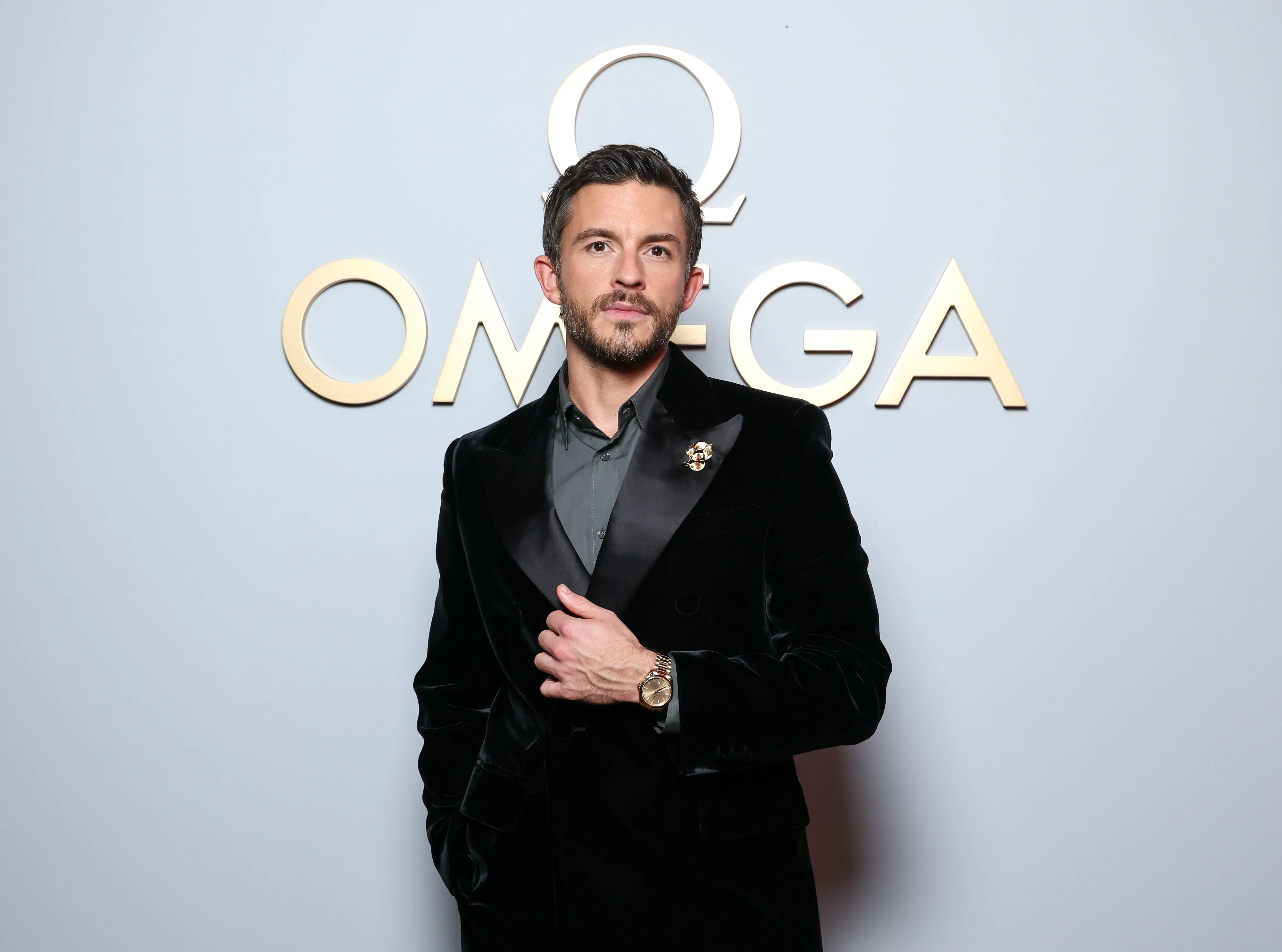 LONDON, ENGLAND - JANUARY 23: Jonathan Bailey and OMEGA host exclusive dinner in London on January 23, 2025 in London, England. (Photo by Mike Marsland/Getty Images for Omega)